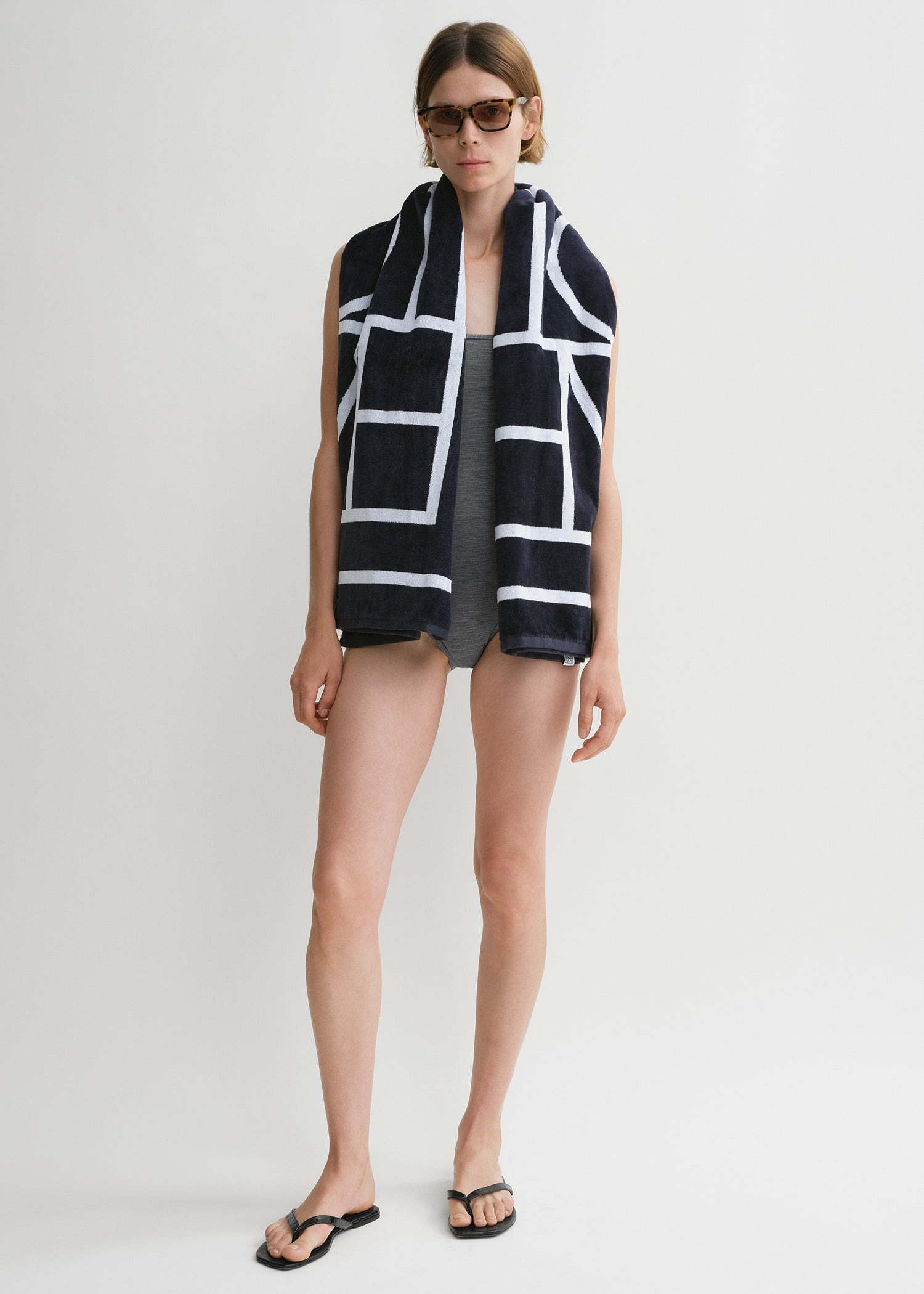 Monogram jacquard beach towel navy - 3