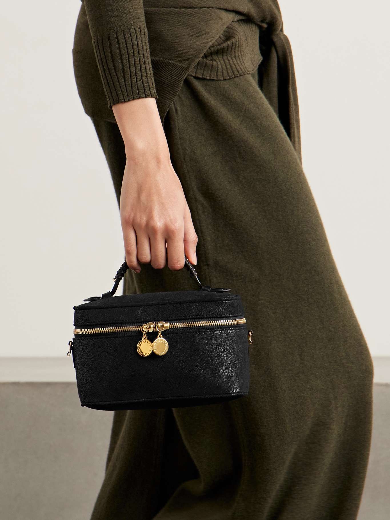 Falabella chain-embellished brushed shoulder bag Black - 2