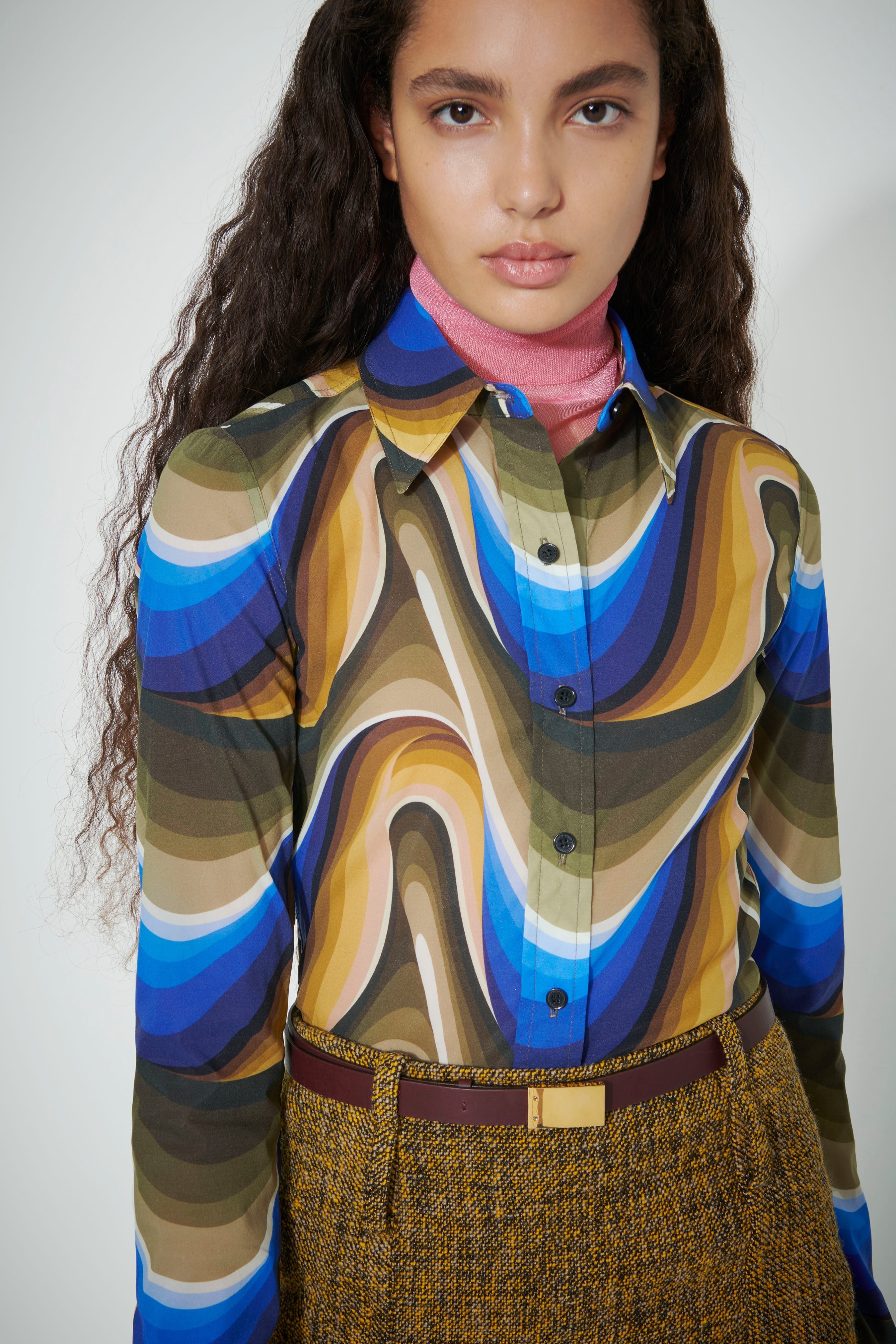 Ultra Fitted Shirt in Blue Psychedelic Wave Print - 5