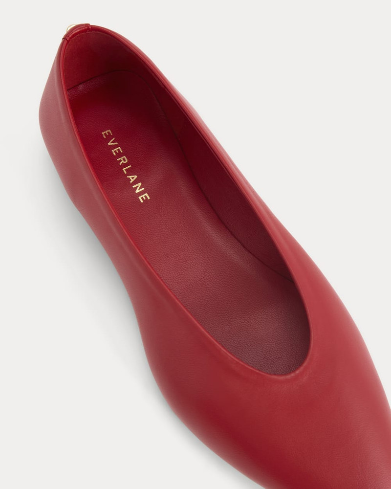 EVERLANE MADE IN ITALY ALMOND-TOE FLAT outlook
