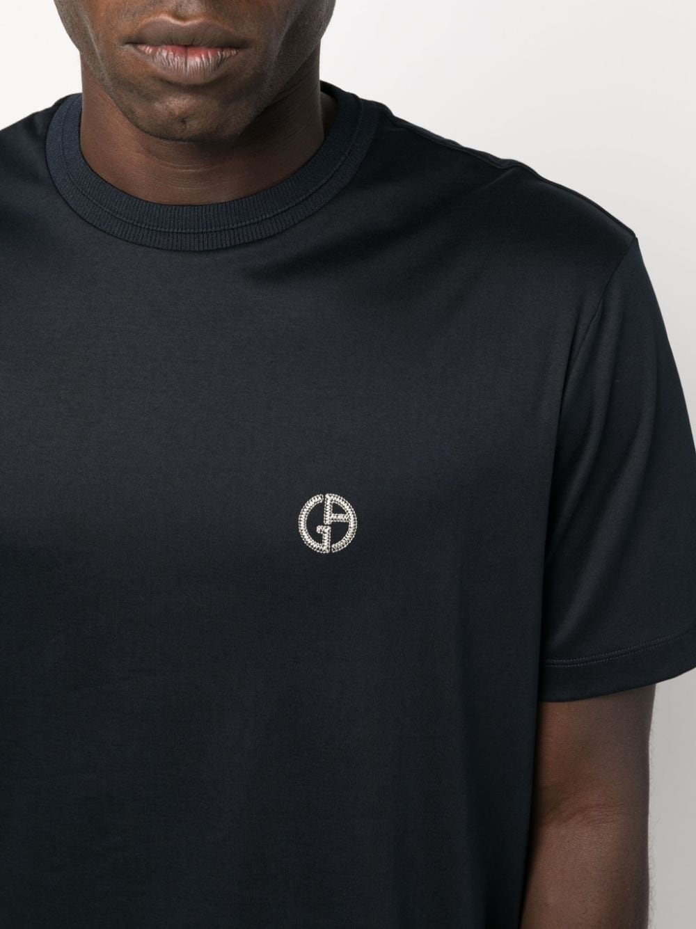 Tシャツ・カットソー GIORGIO ARMANI LOGO EMBROIDERED STRETCH JERSEY T-SHIRT Giorgio Armani logo-embroidered Cotton T-shirt | Blue | FARFETCH