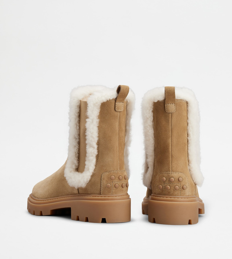 Tod's TOD'S CHELSEA BOOTS IN SUEDE AND SHEEPSKIN - BROWN outlook