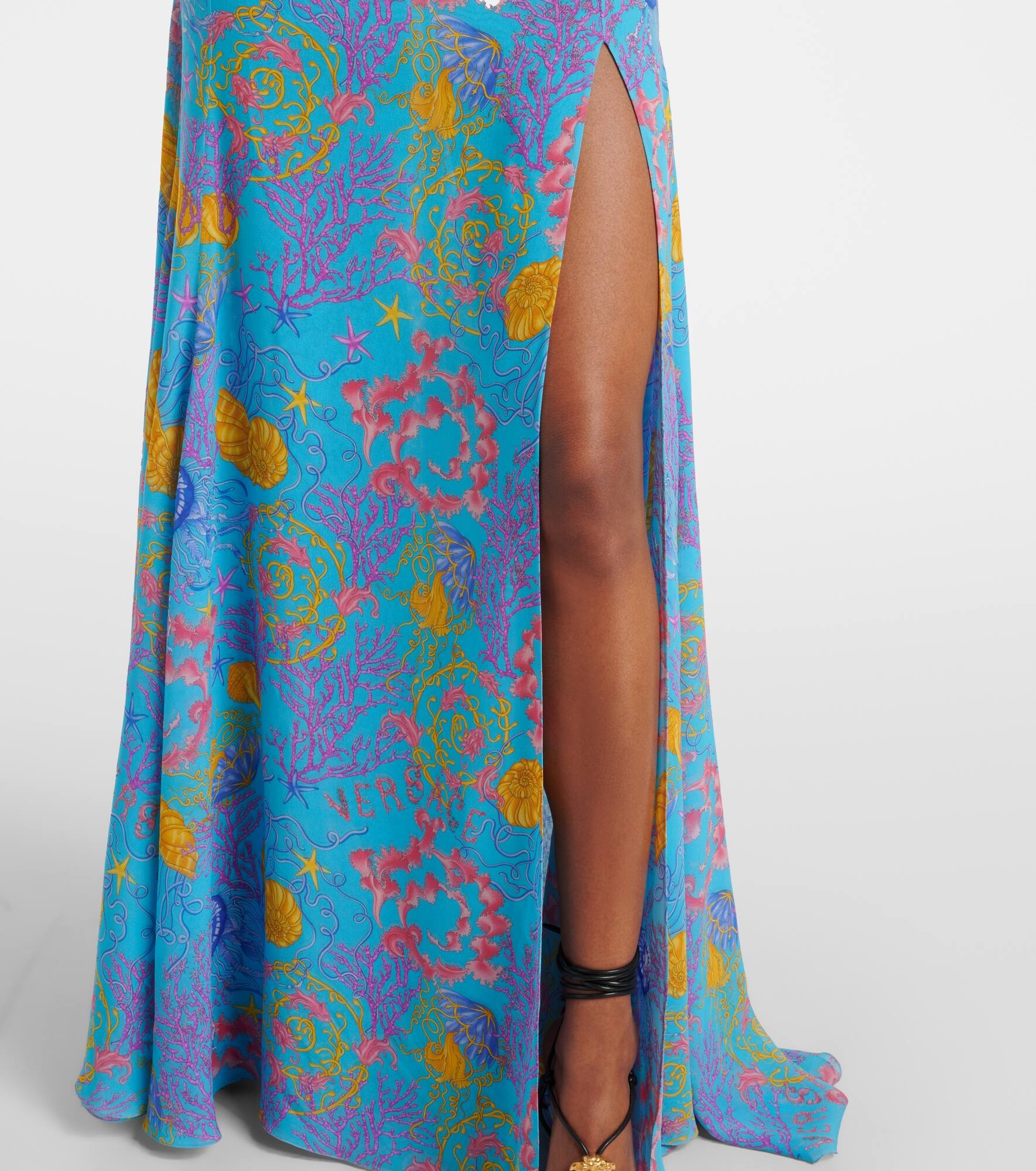Printed halterneck gown - 5