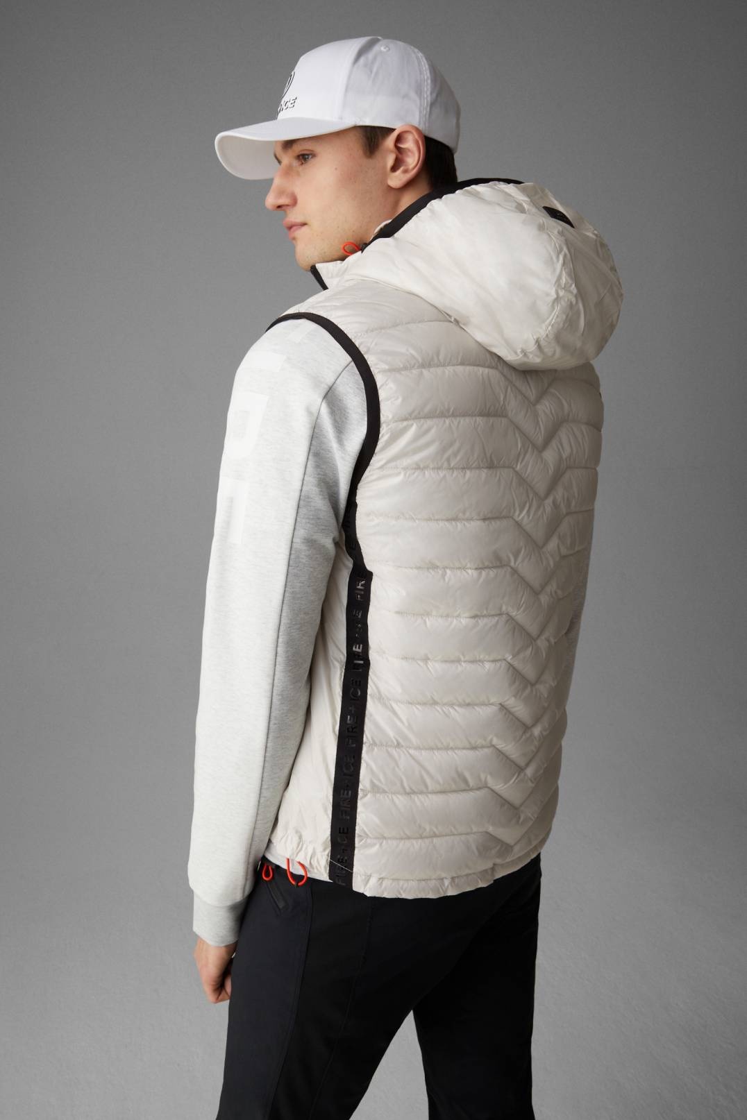 CASAN QUILTED VEST IN OFF-WHITE - 3