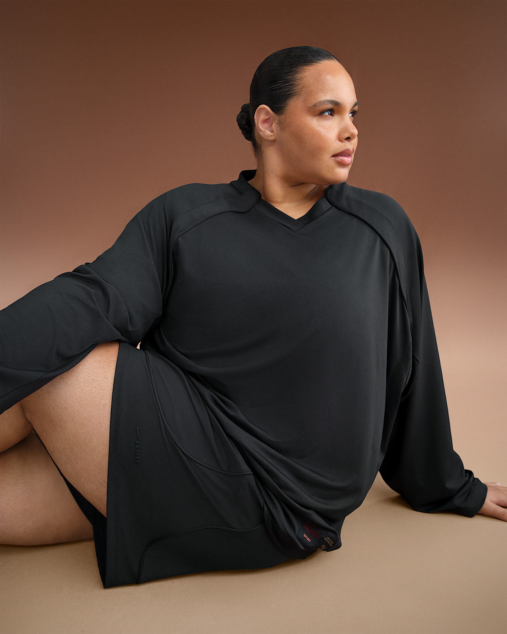NikeSKIMS Airy Women's Oversized V-Neck Long-Sleeve Top - 9