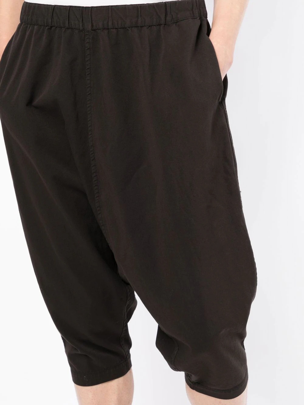 drop-crotch cropped trousers - 5