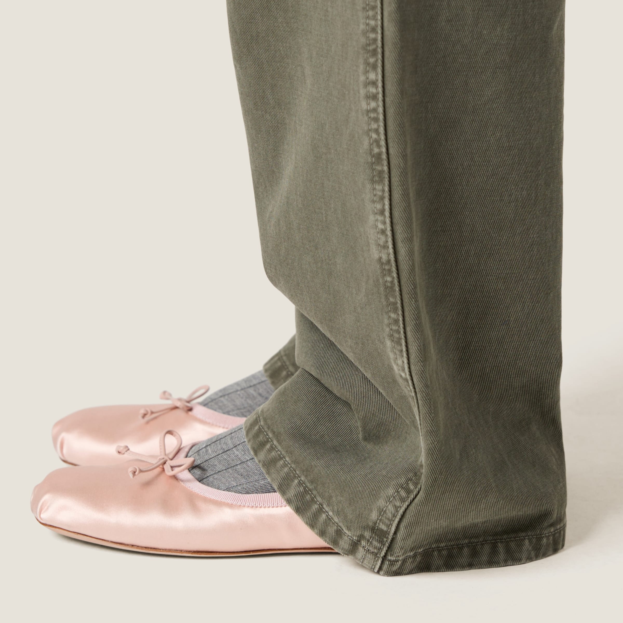 ボトムスその他 MiuMiu | Garment-dyed gabardine pants 送料無料》 MIU MIU Garment-dyed gabardine pants (MiuMiu