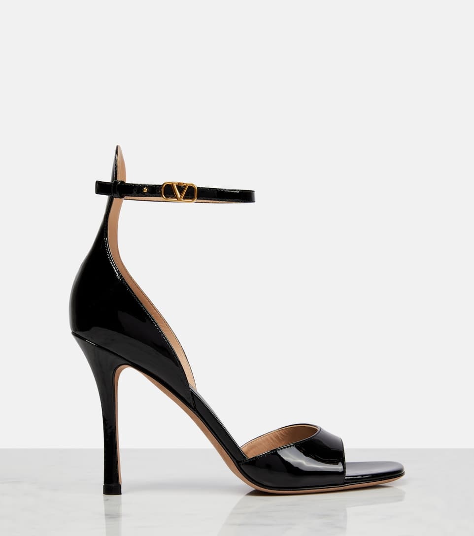 VLogo patent leather sandals - 6