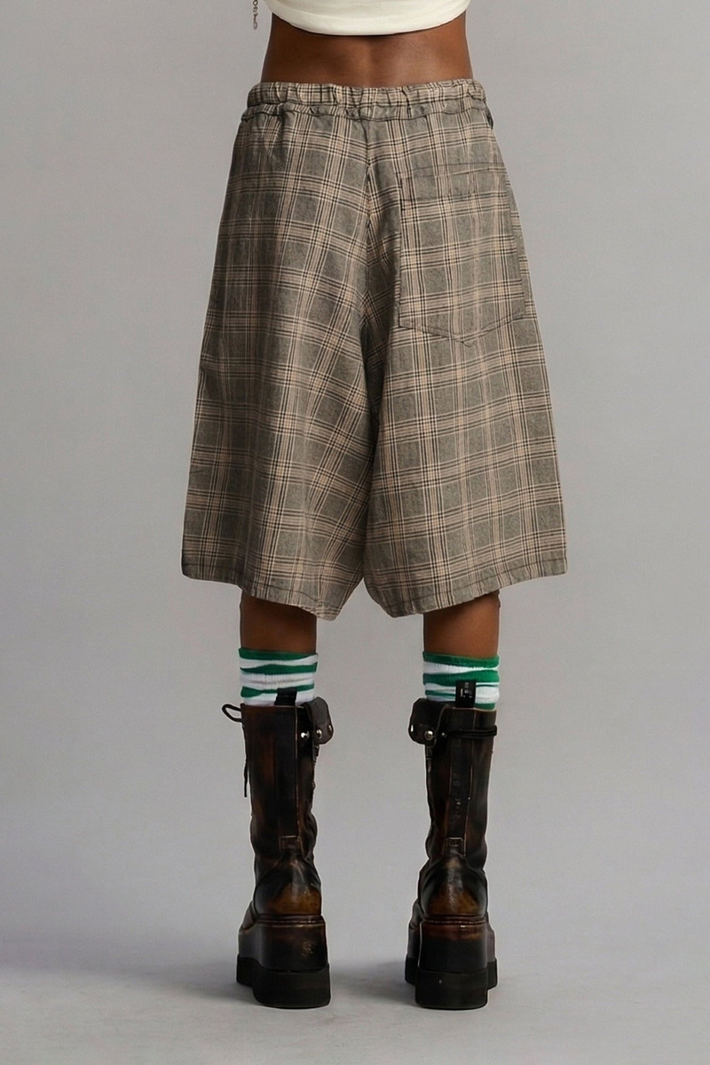 PLEATED JUMBO SHORT WITH ELASTIC WAIST 3