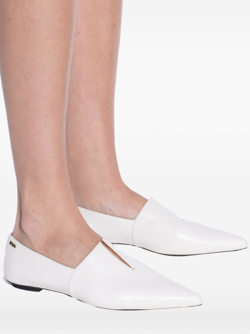 pointed-toe pumps 5