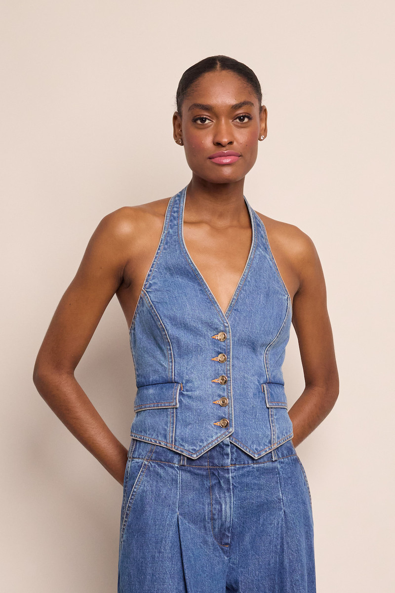 Cara Cara Prescott Top
A Romantic Take On Suiting outlook