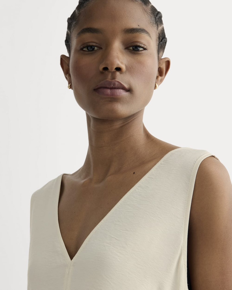 THE V-NECK DRESS IN SOFTLUXE 4