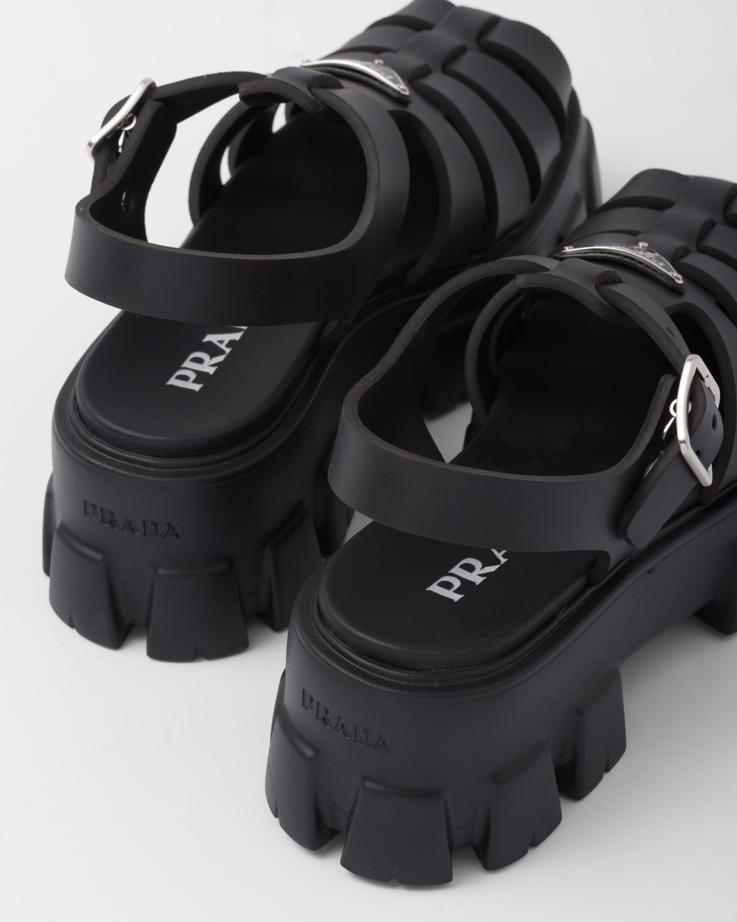 サンダル・ミュール Prada Sandalo Flatform Monolith In Gomma Black Rubber Monolith Sandals | PRADA