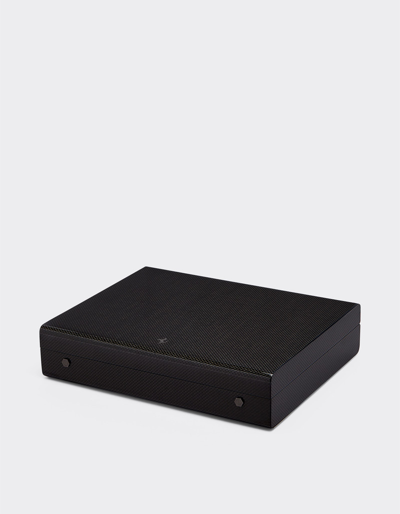 Ferrari Poker kit with case in wood and carbon fibre outlook