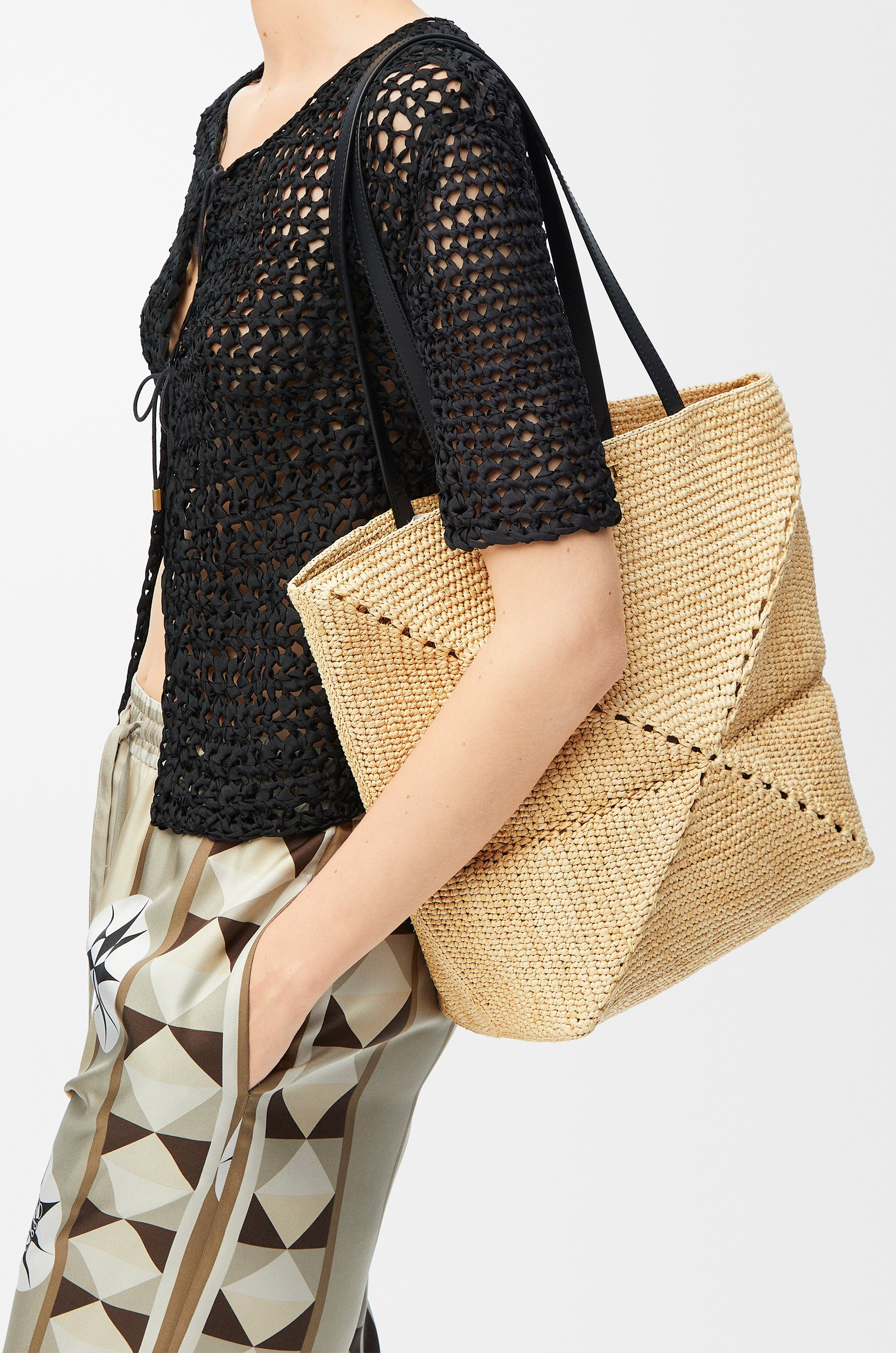 Medium Puzzle Fold tote in raffia - 3