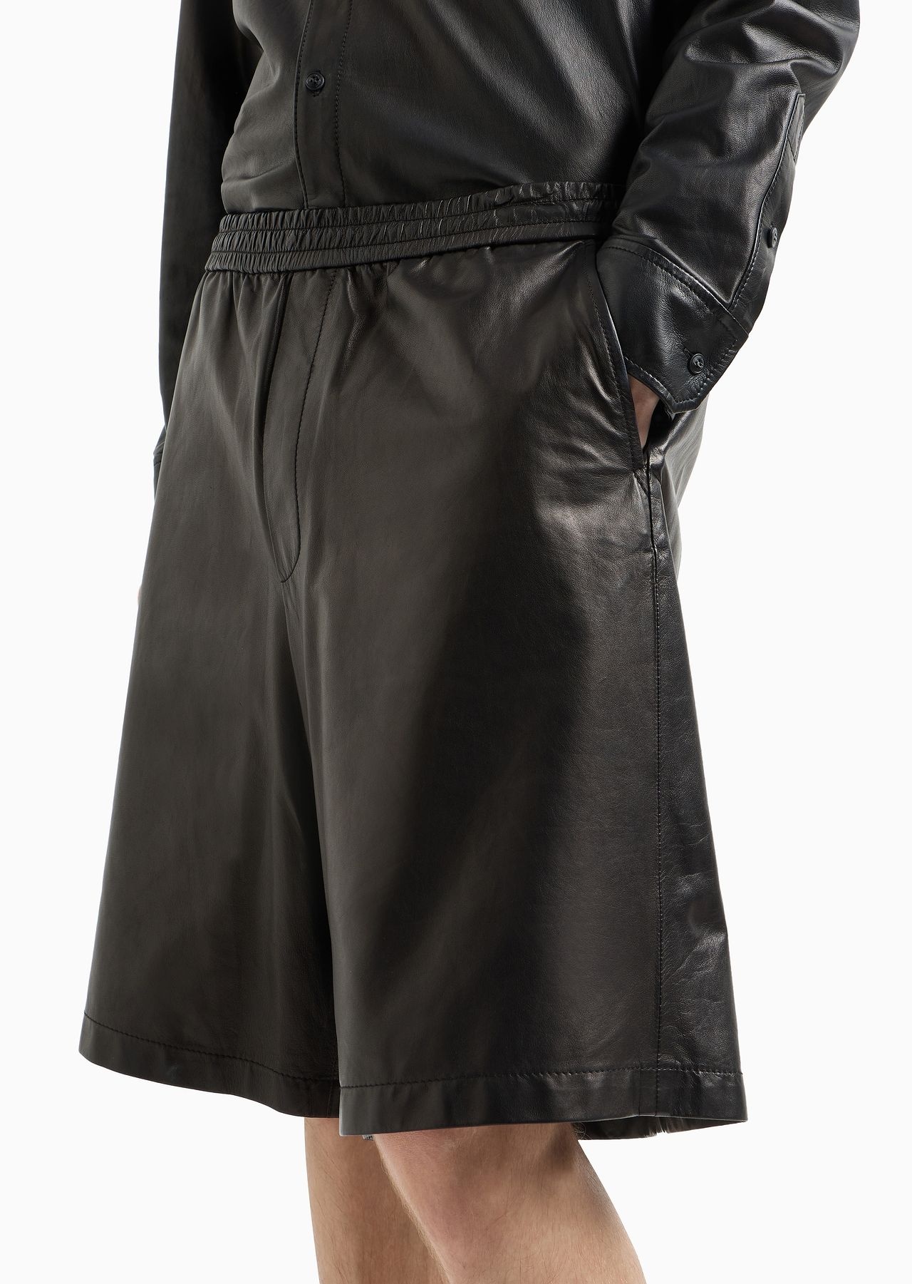 Elasticated-waist Bermuda shorts in glove-quality nappa lambskin - 5