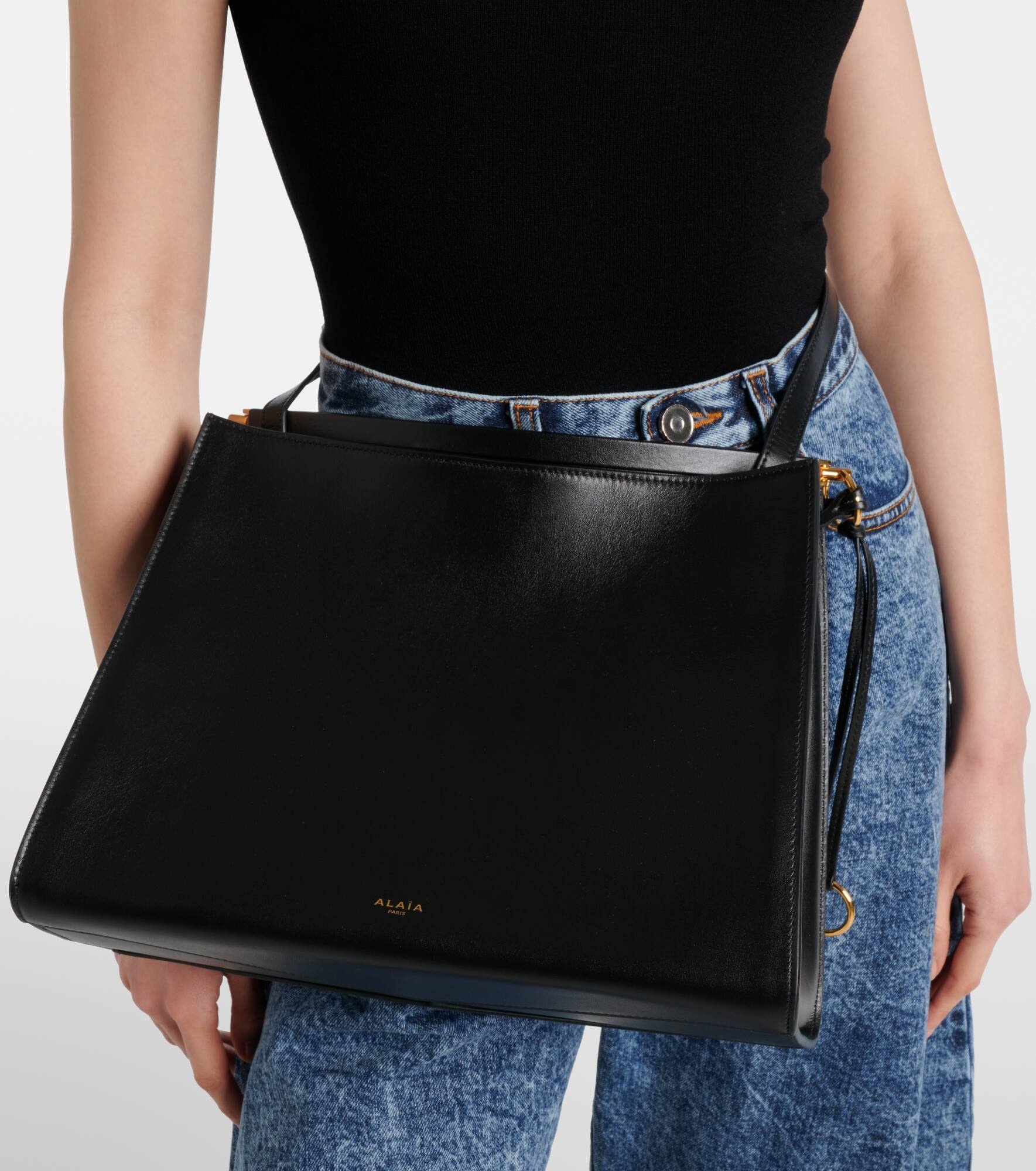 Curve Medium leather shoulder bag - 5