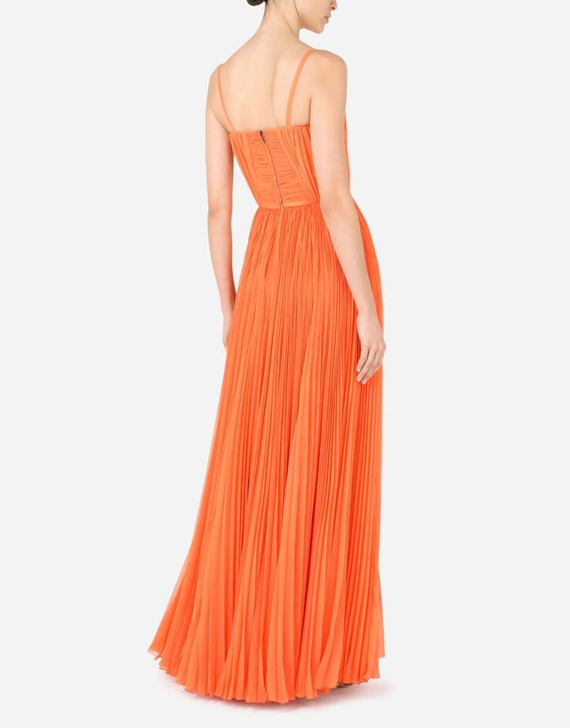 긴 sleeveless chiffon 드레스 와 sunray pleats 5