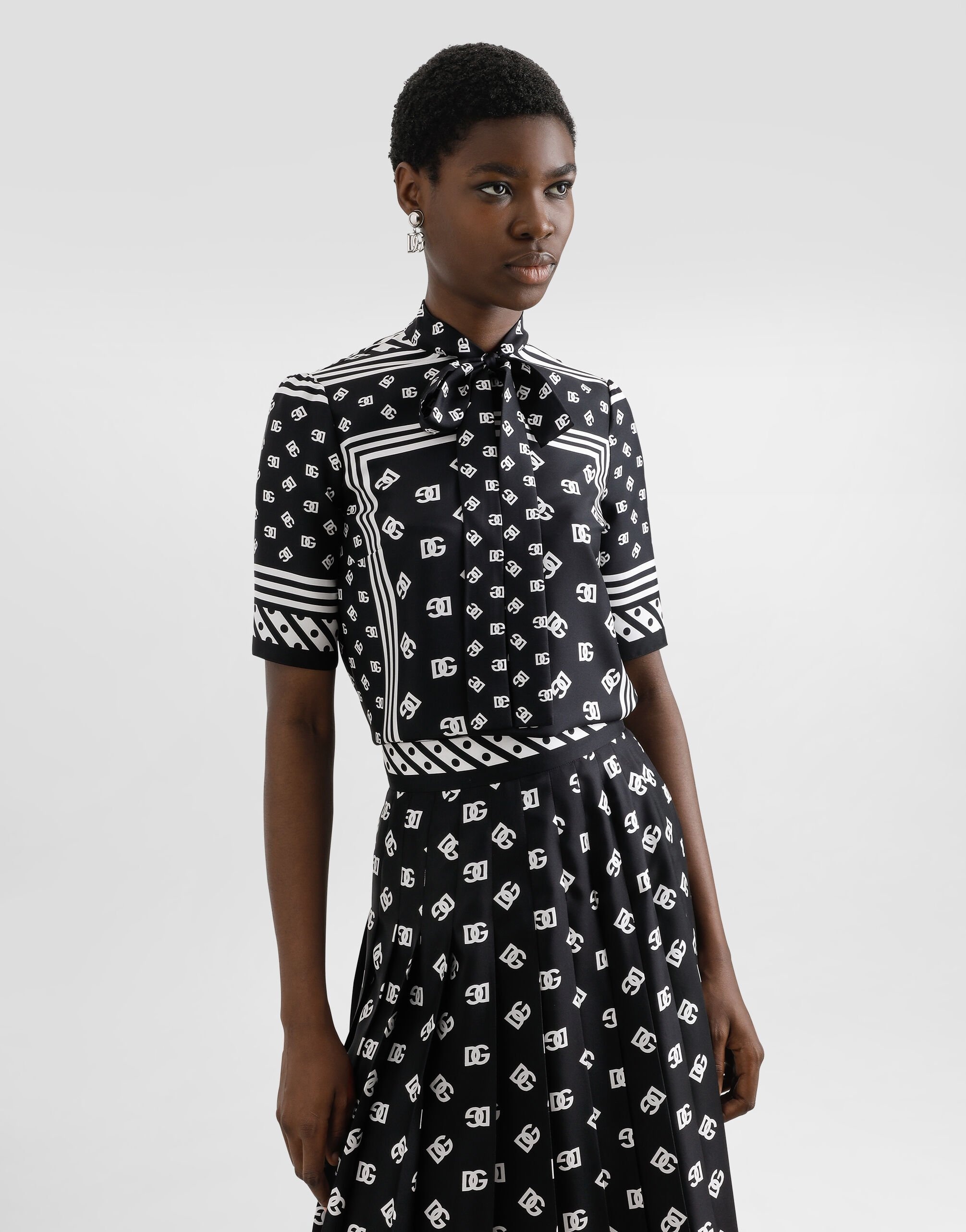 Short-sleeved silk blouse with pussy-bow and all-over DG logo scarf print - 4