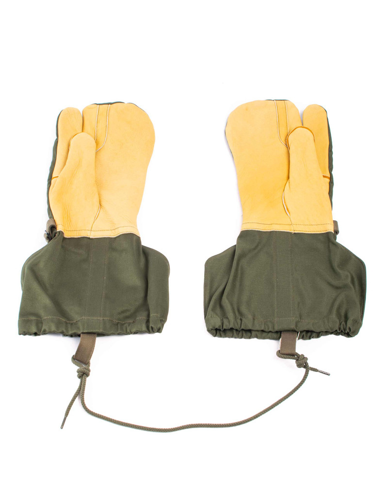 The Real McCoys MA21102 Mitten Shells, Trigger Finger M-1965 Olive outlook