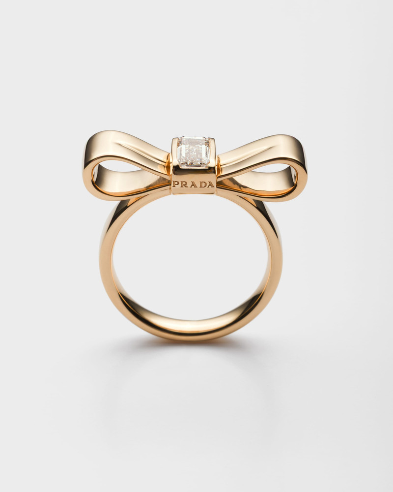 Eternal Gold Bow signet ring - Yellow gold with lab-created diamond 3
