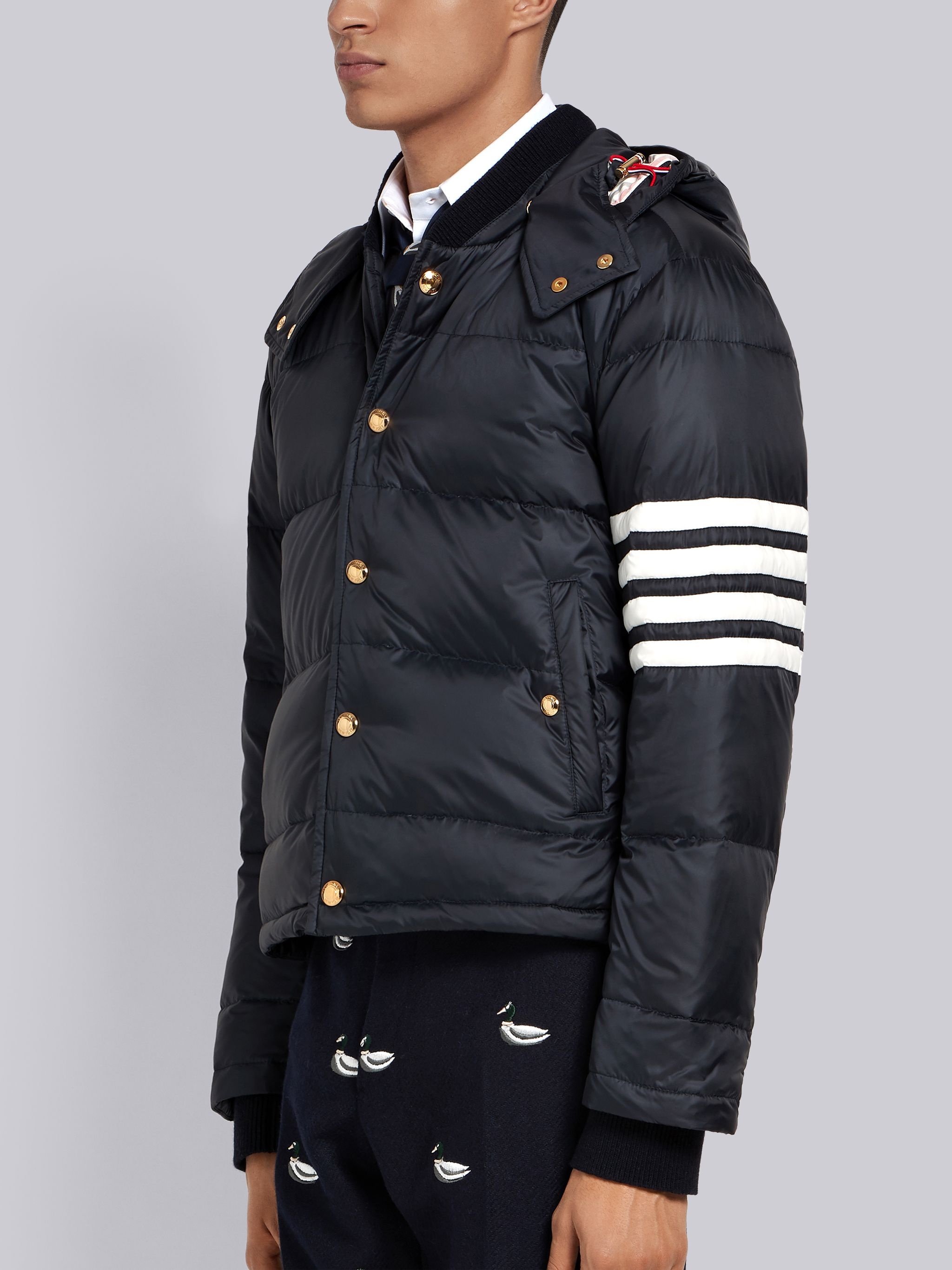 トムブラウン THOMBROWNE 4BAR ナイロンボンバージャケット ダウン マット仕上げナイロンダウンフィル 4バーフードボンバー | Thom