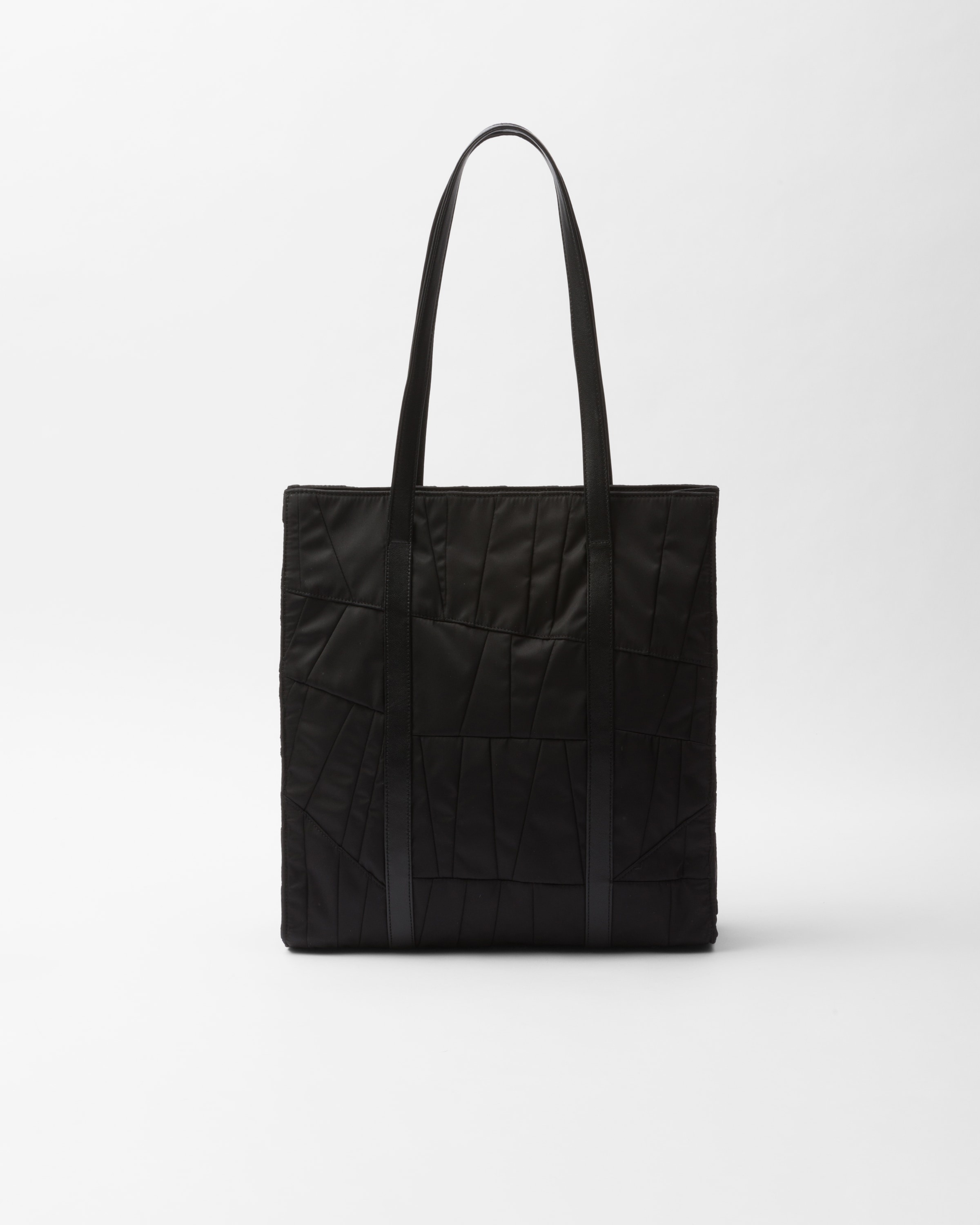 トートバッグ PRADA RE-NYLON PATCHWORK MEDIUM TOTE BAG Prada Medium Re-Nylon patchwork tote bag with embroidery