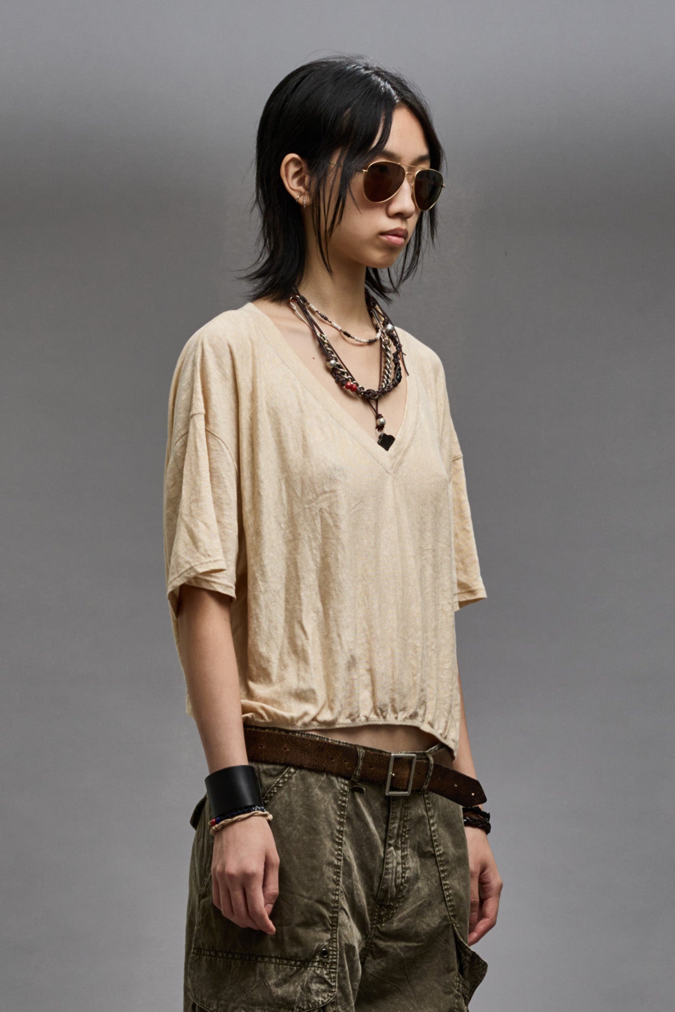 GATHERED HEM V-NECK TEE - KHAKI - 5