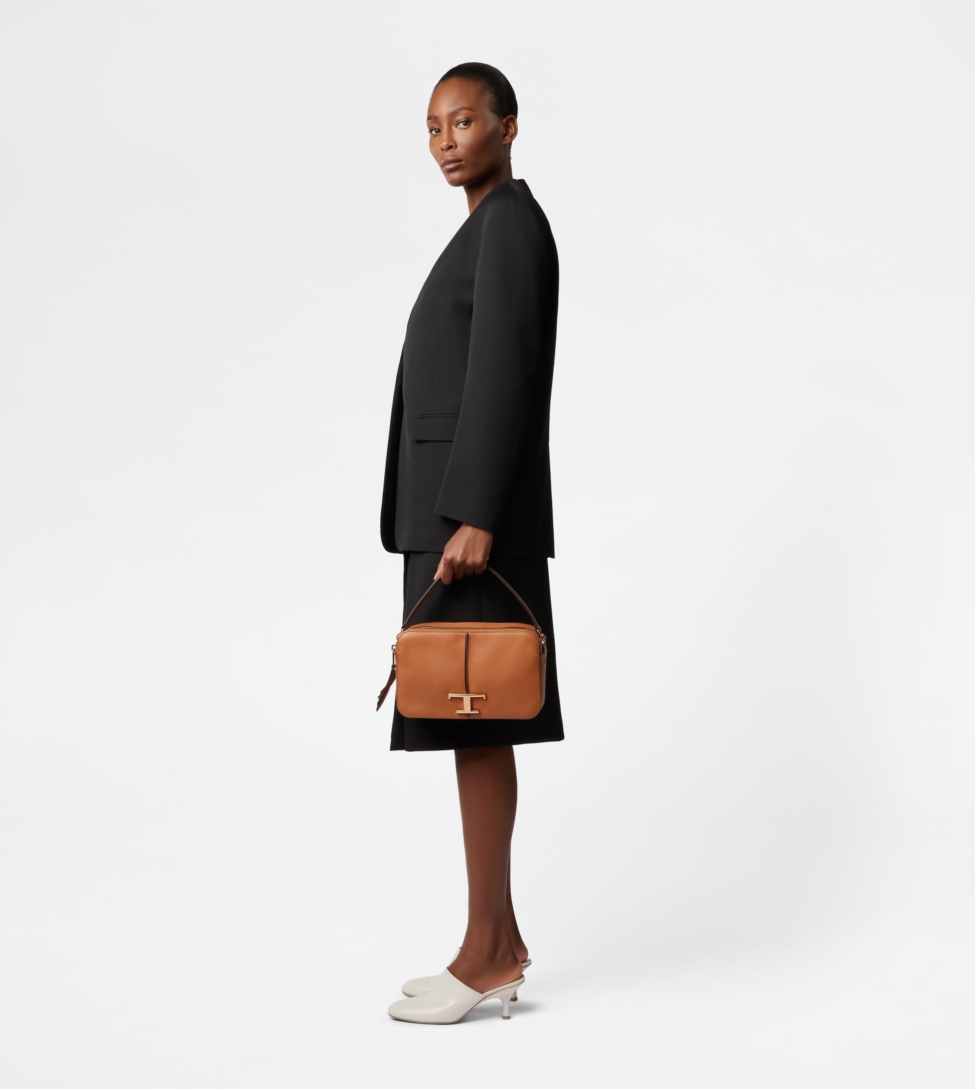 T TIMELESS CAMERA BAG IN LEATHER SMALL - BROWN - 3
