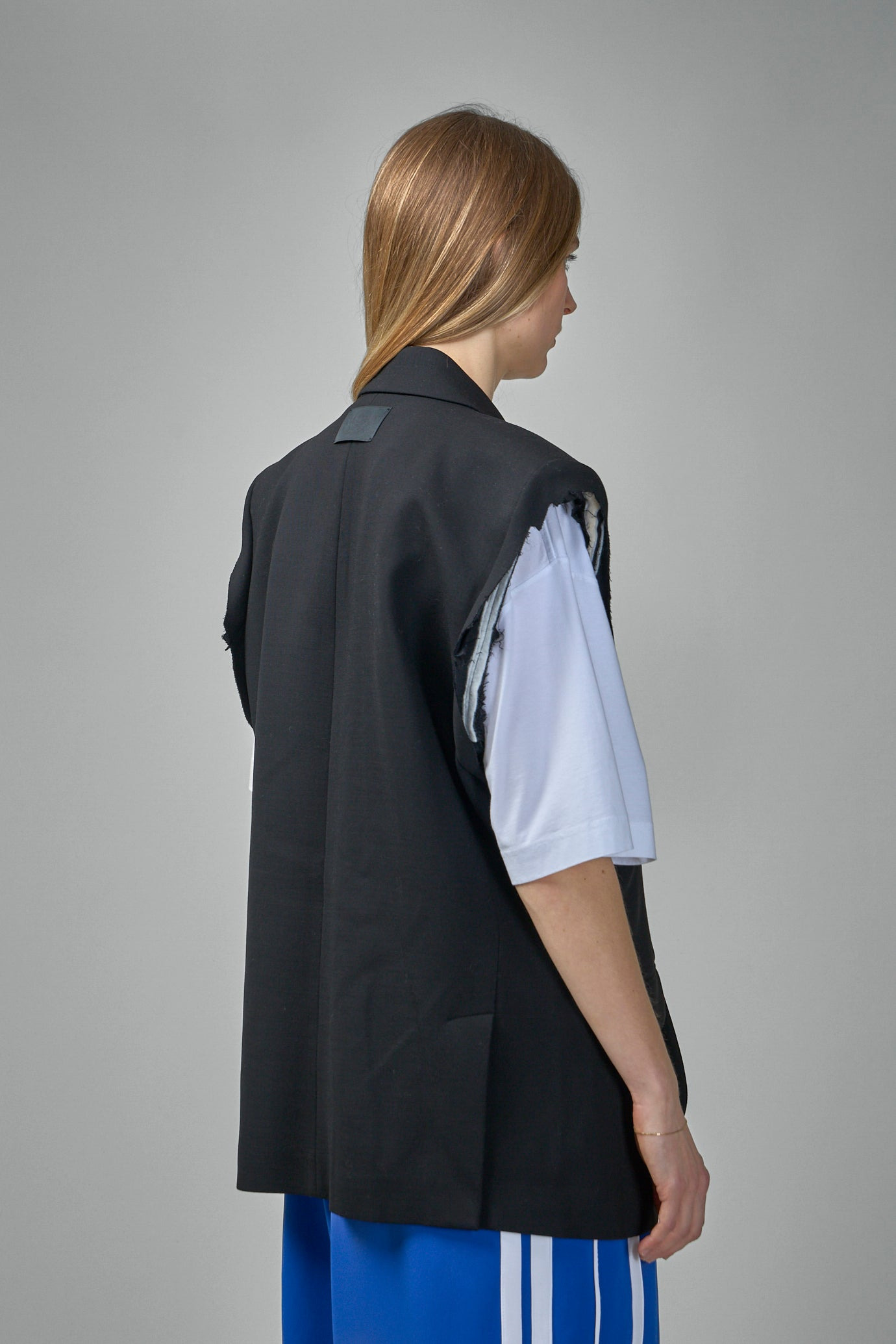 Sleeveless Single Breasted Tailored Jacket - 3