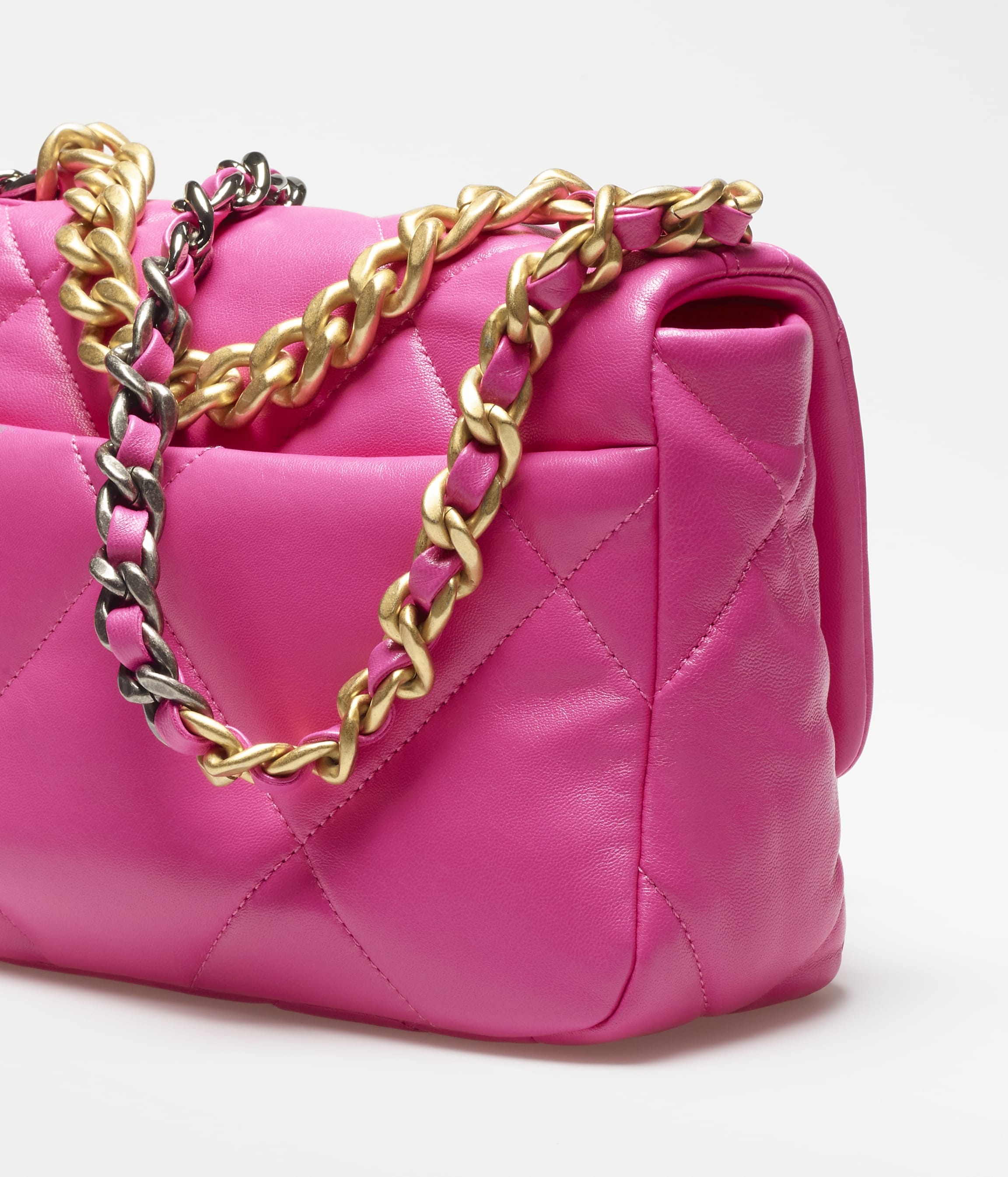 CHANEL 19 Handbag - 4