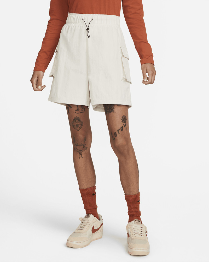 Nike Sportswear Essential Women's Woven High-Rise Shorts 1