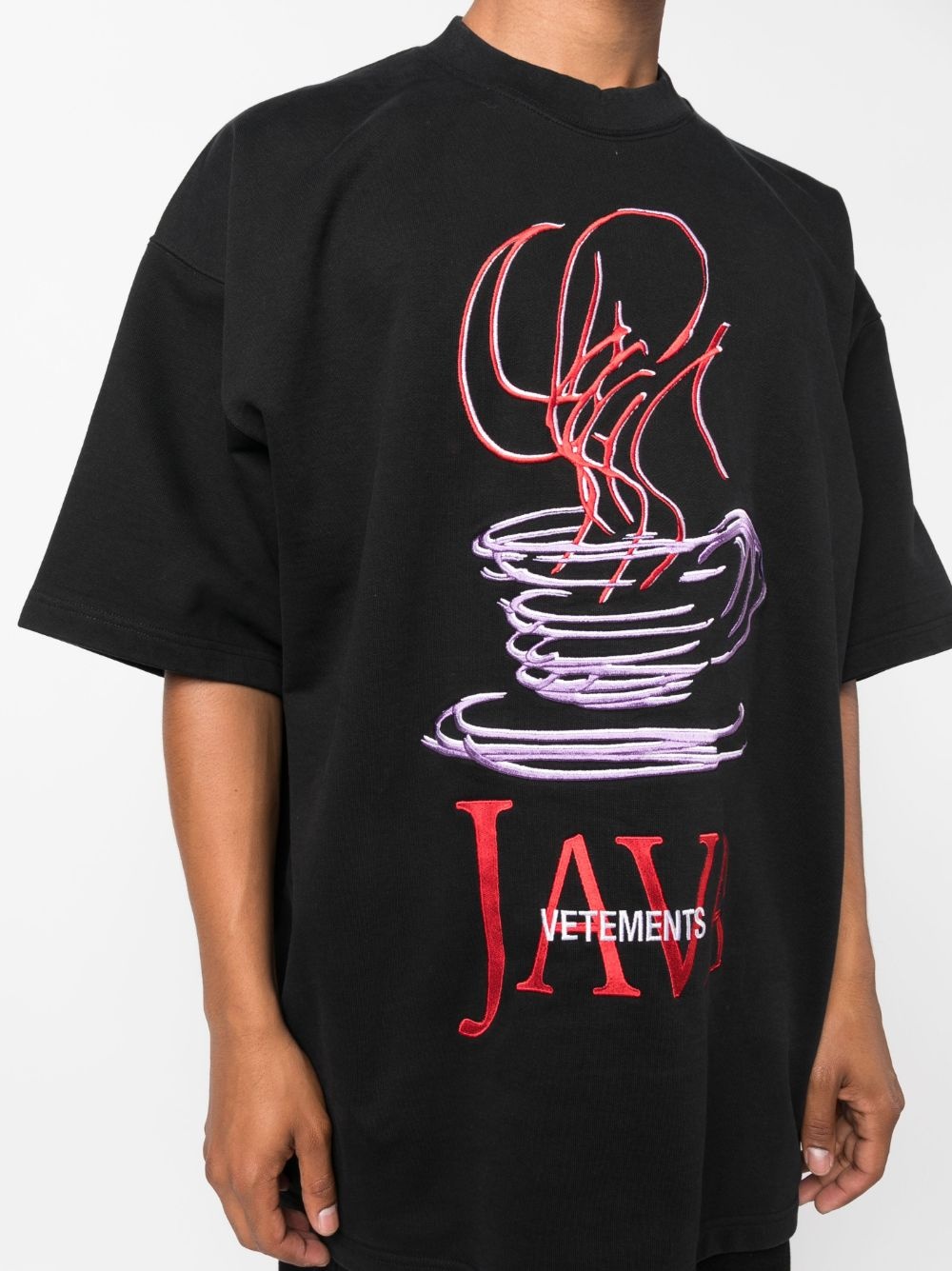 VETEMENTS♡ JAVA EMBROIDERED T-SHIRT VETEMENTS Java logo-embroidered T-shirt | farfetch | REVERSIBLE
