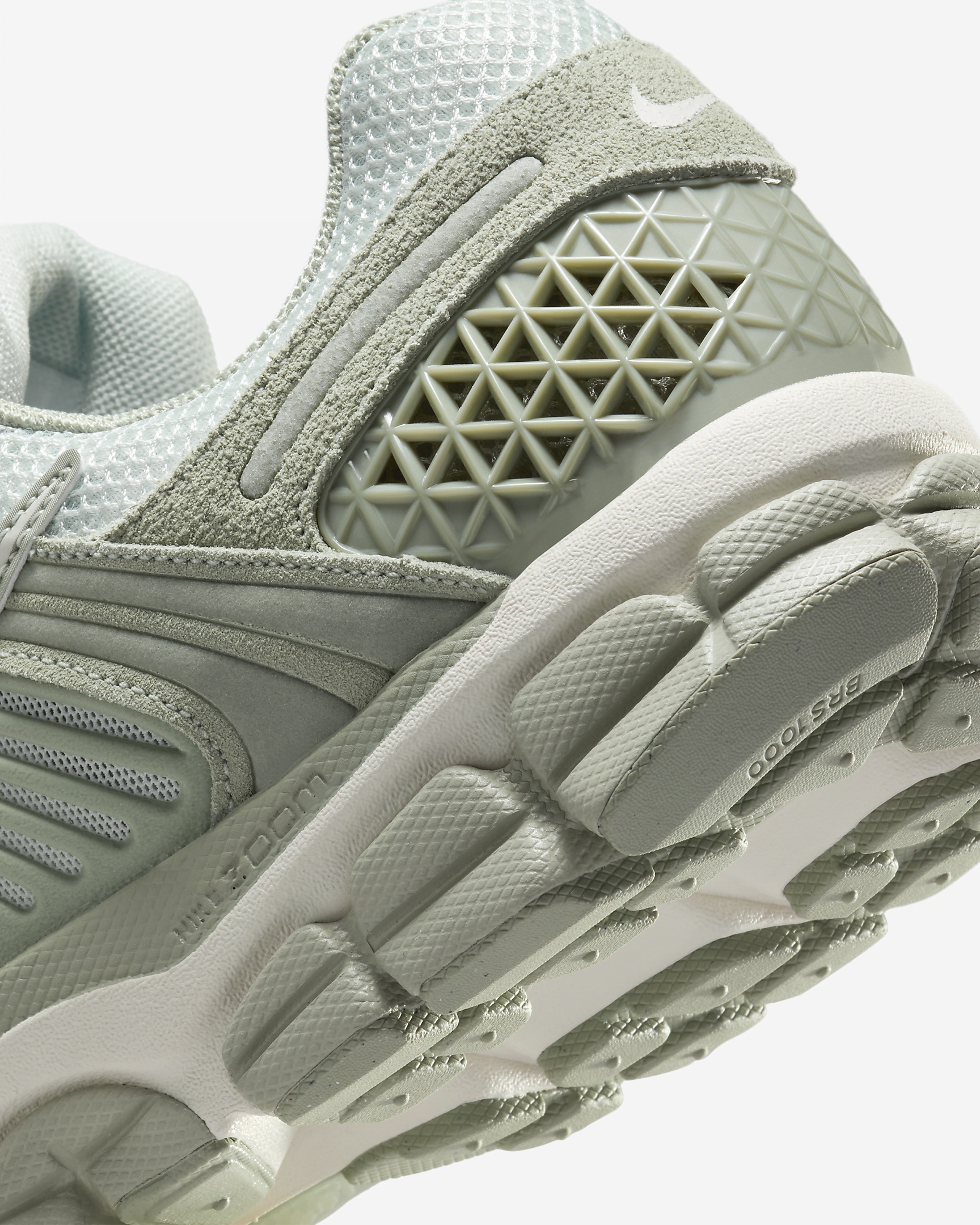 Nike Men's Zoom Vomero 5 Shoes - 8