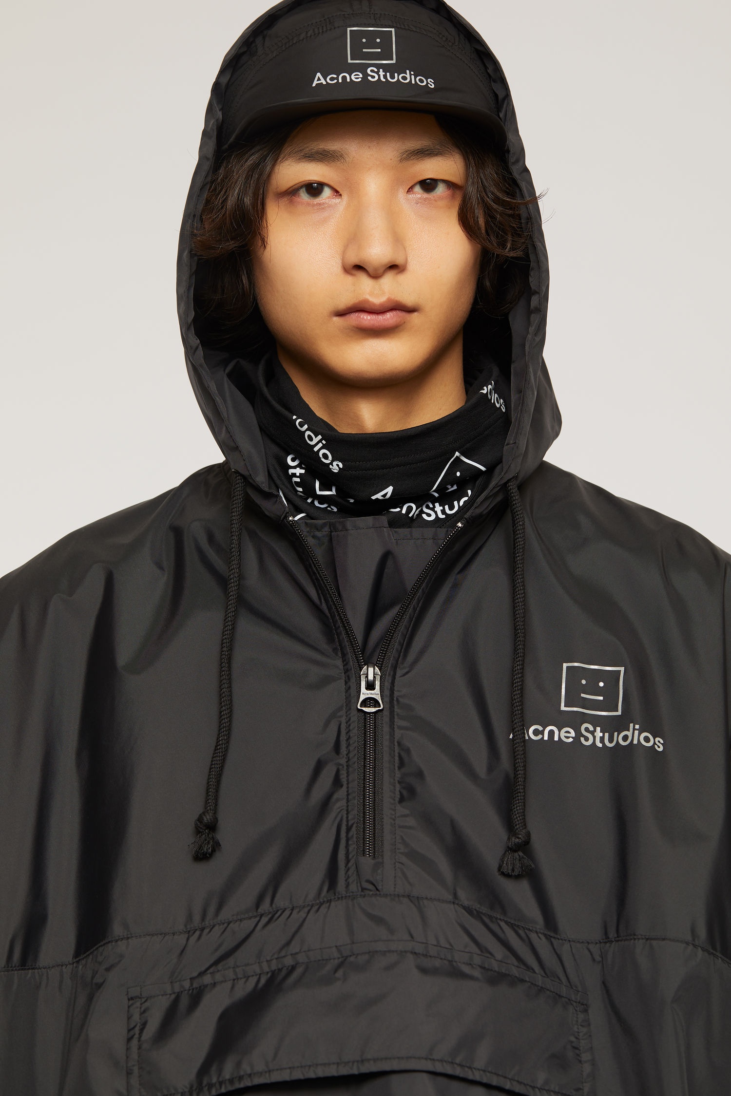 Reflective face motif poncho black - 6