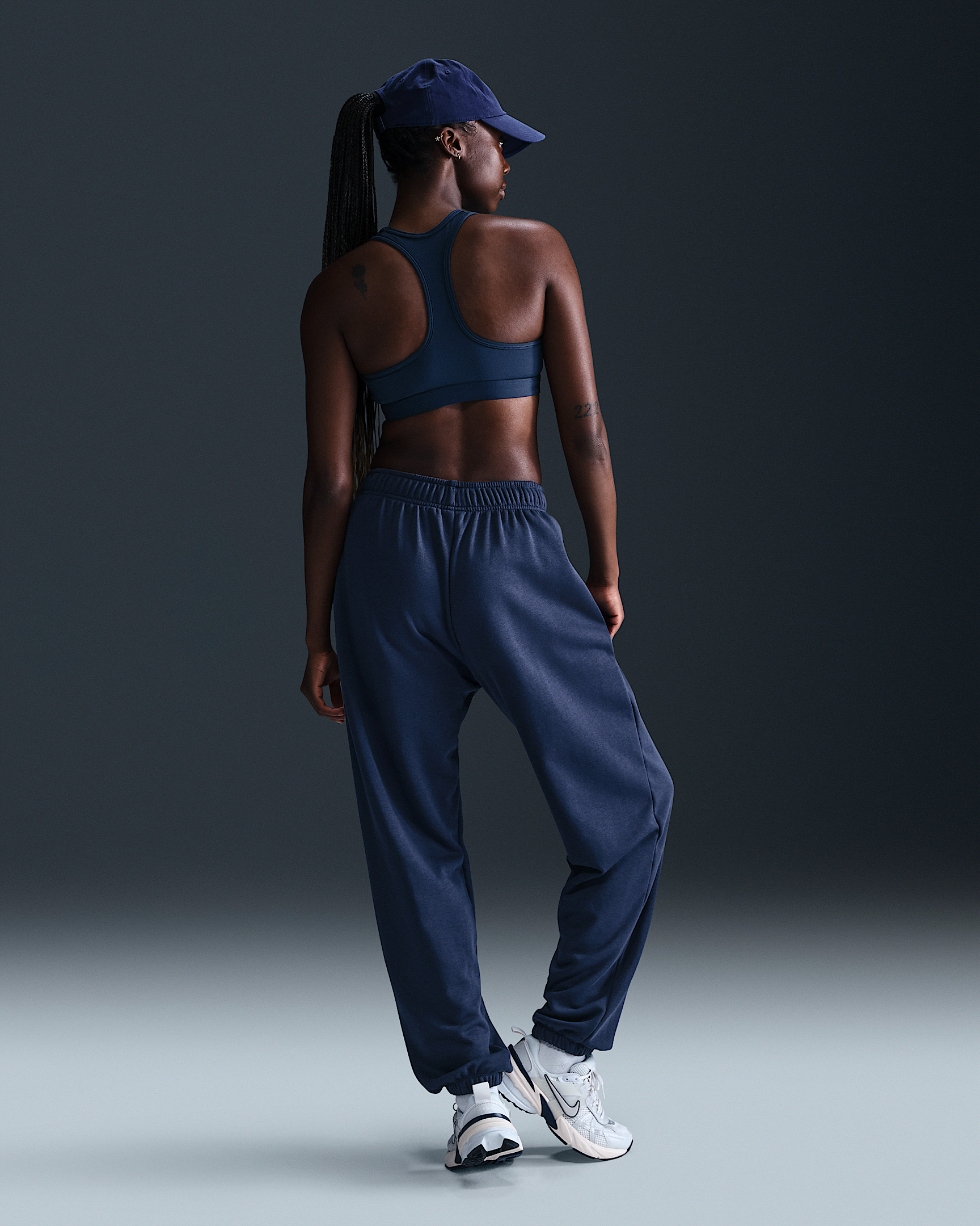 Nike Sportswear Club Fleece Women's Mid-Rise Oversized Sweatpants - 4