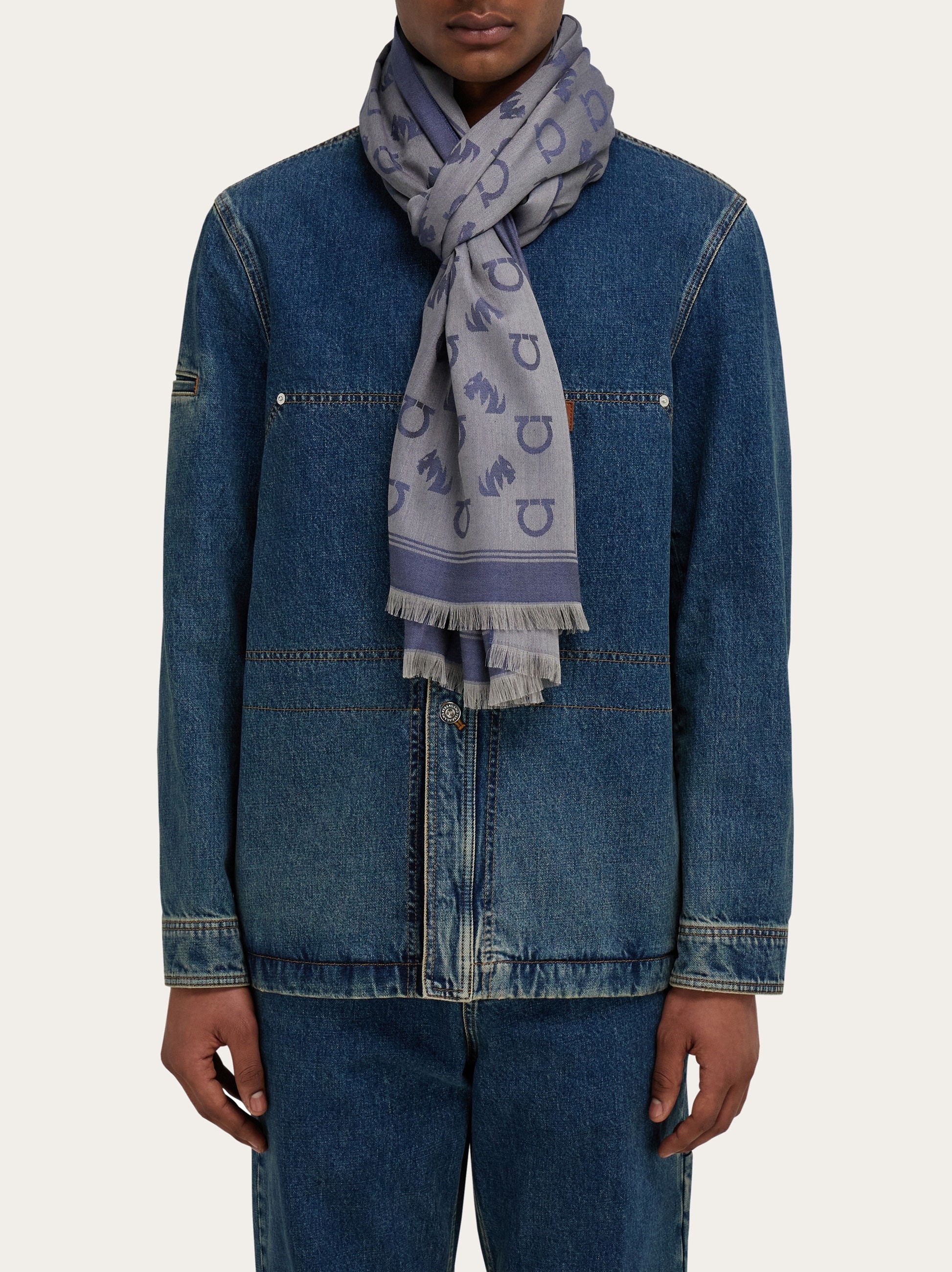 Jacquard stole with feline motif - 3