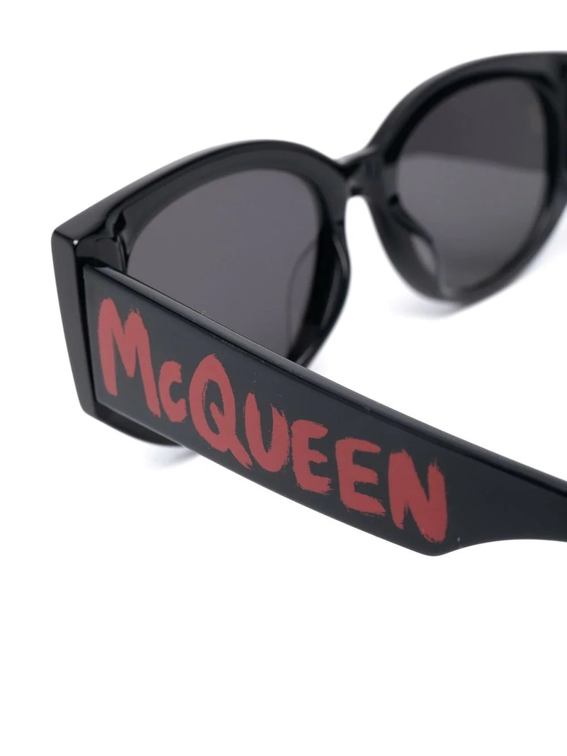 logo lettering sunglasses 3