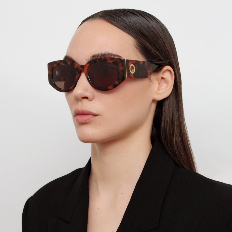 LINDA FARROW THE DEBBIE | D-FRAME SUNGLASSES IN TORTOISESHELL (C2) outlook