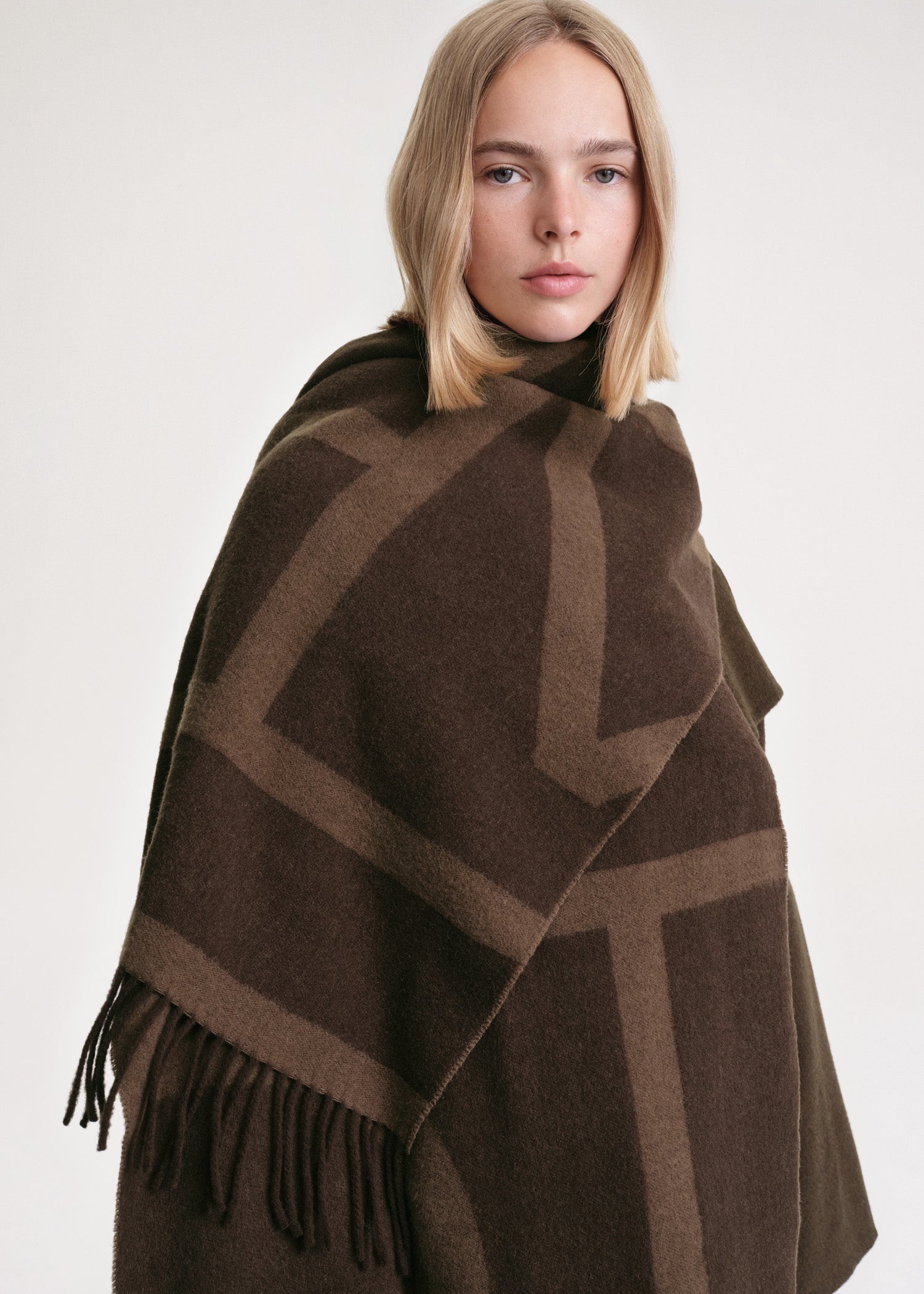 Monogram jacquard wool scarf dark brown - 3