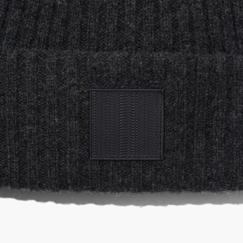 THE RIBBED BEANIE 6