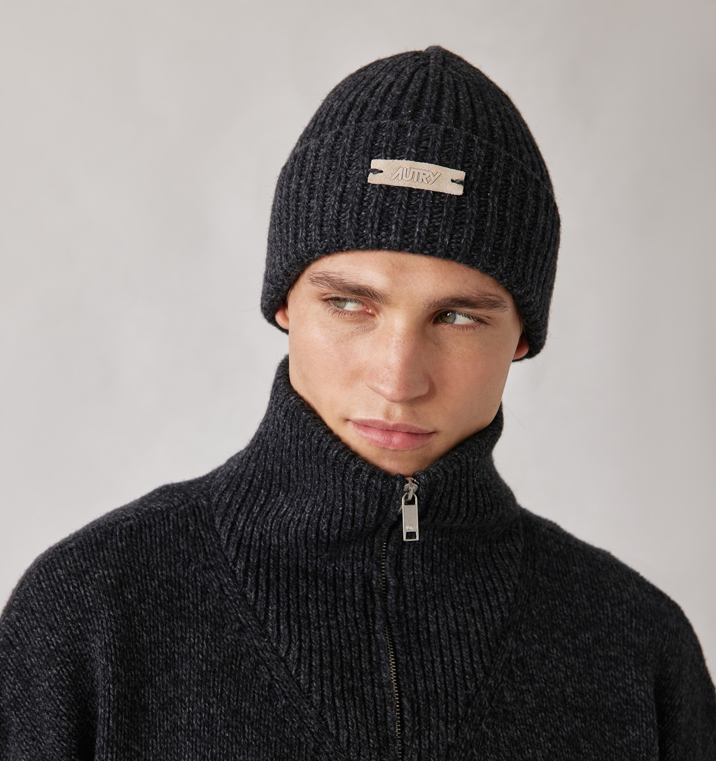 UNISEX BEANIE WITH LOGO PATCH - 3