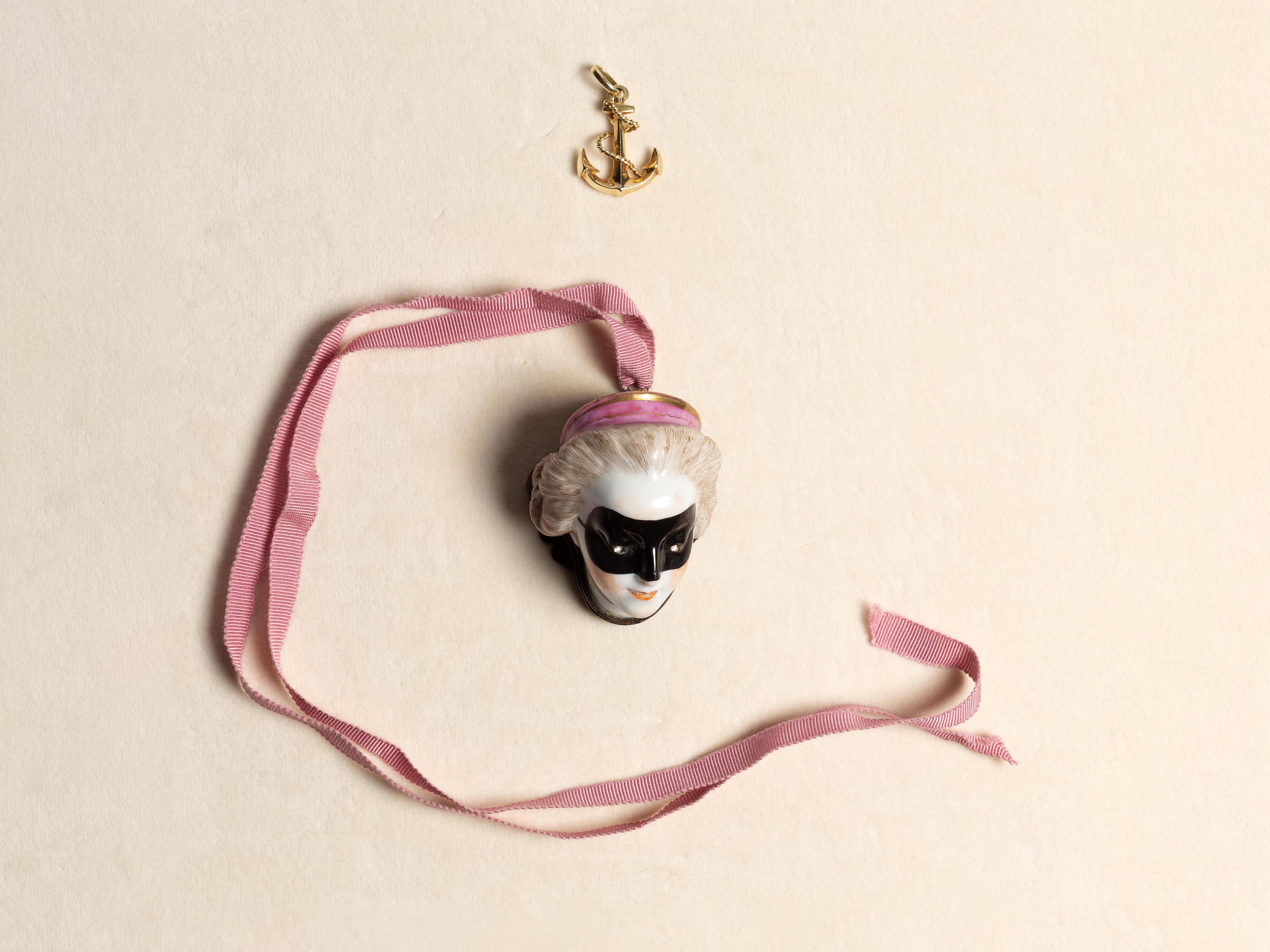 MASQUERADE HEAD IN PORCELAIN - 3