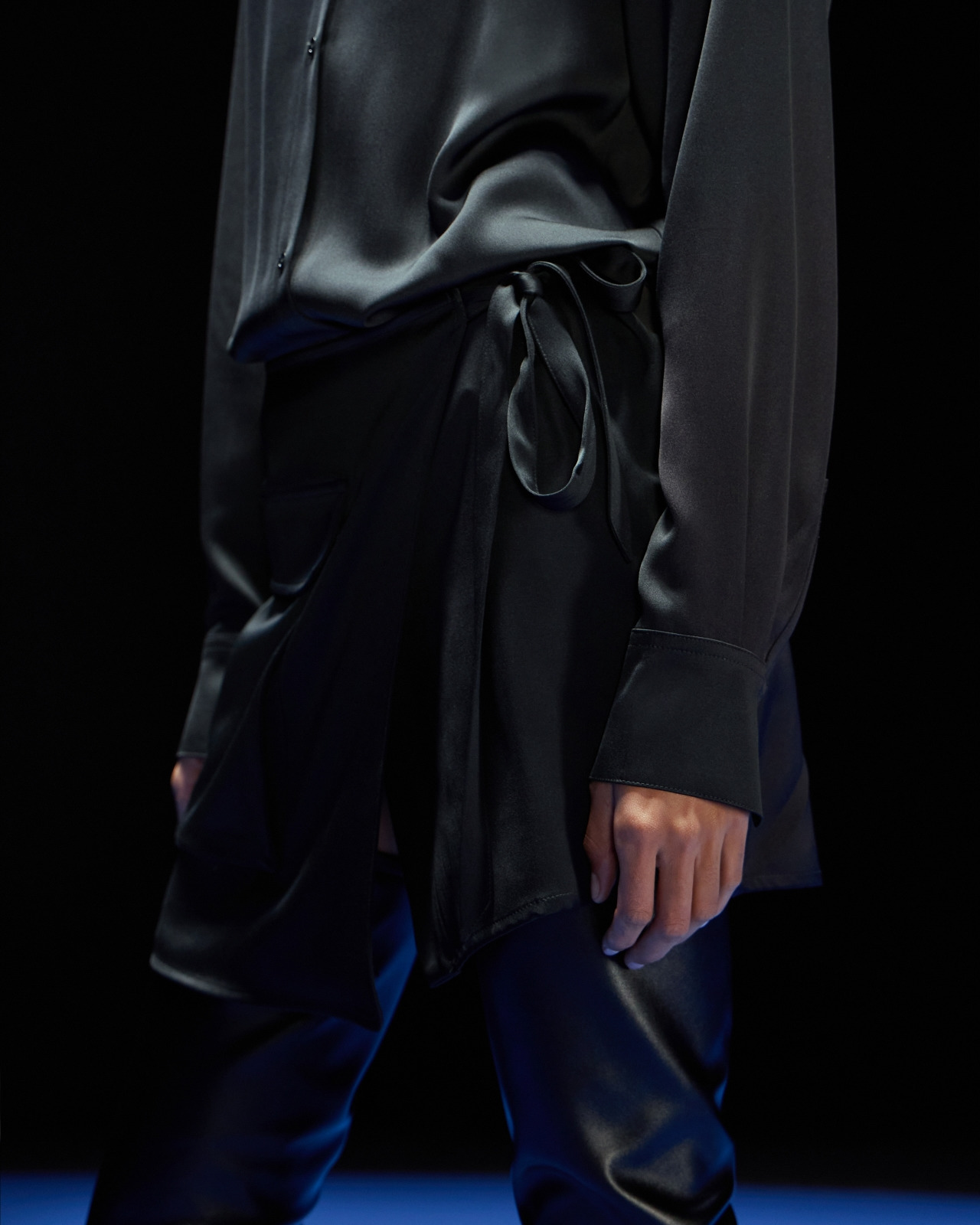 ASV Black Blue capsule collection satin shirt-collar dress - 5