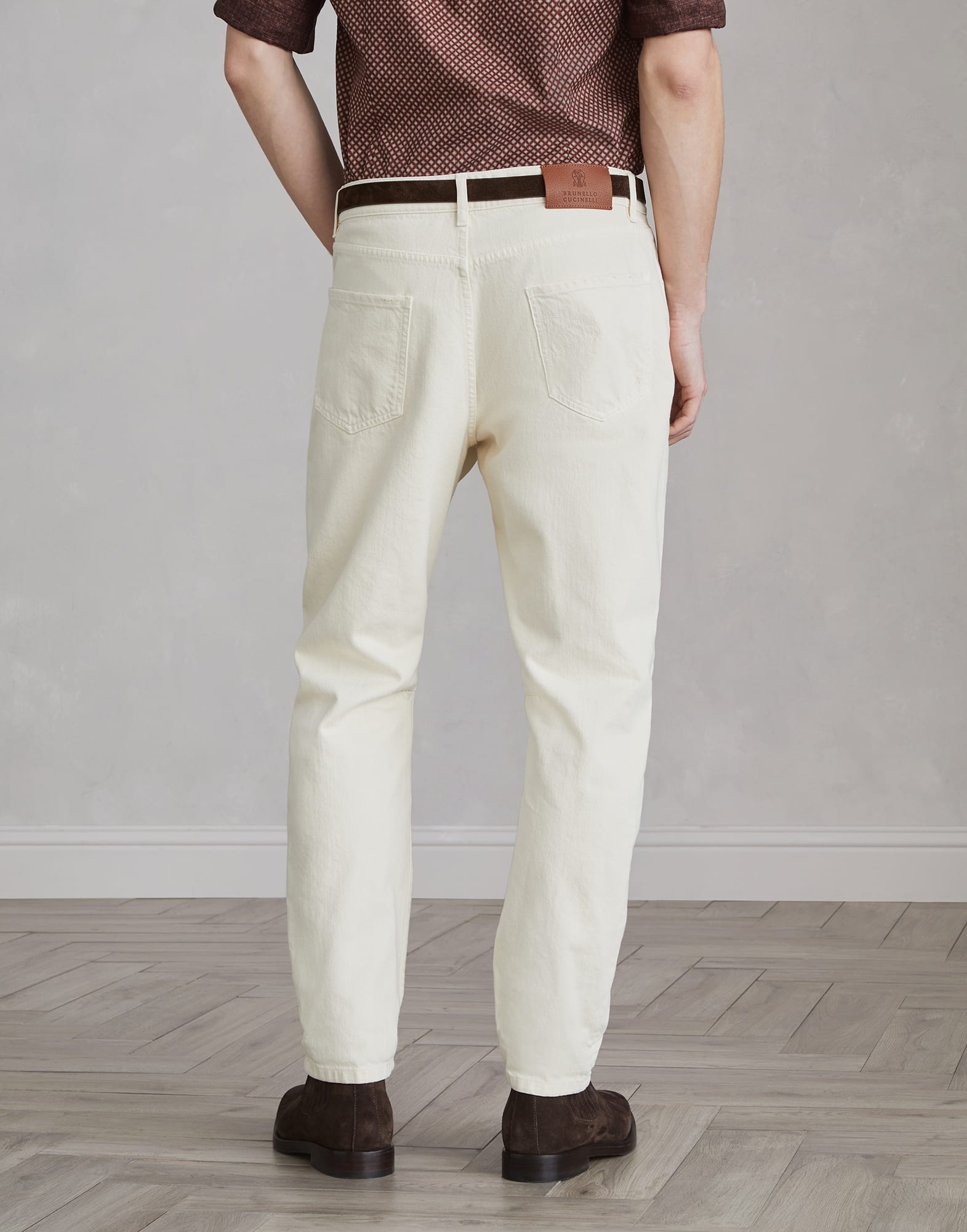 Garment-dyed slubbed denim leisure fit five-pocket trousers with rips - 2