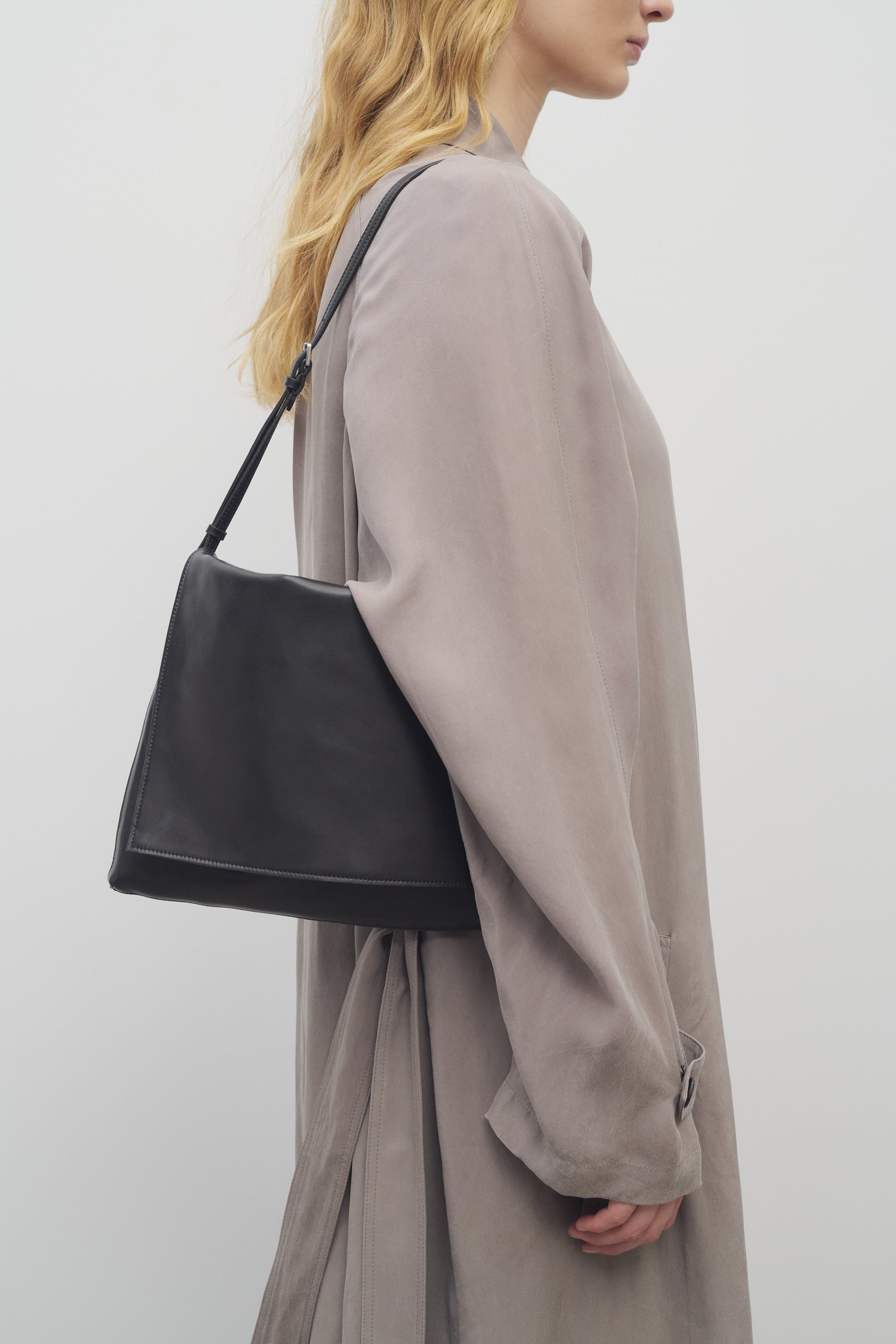 Nan Shoulder Bag in Leather - 4