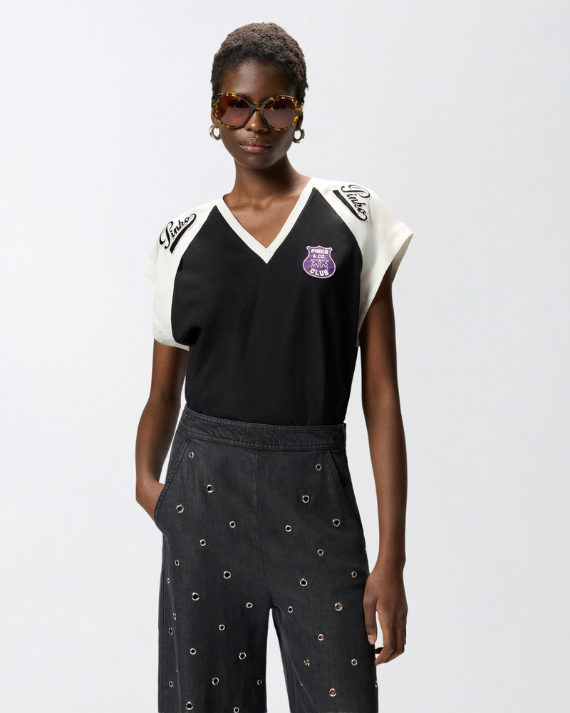T-SHIRT WITH V-NECK AND BRANDED PATCHES 3