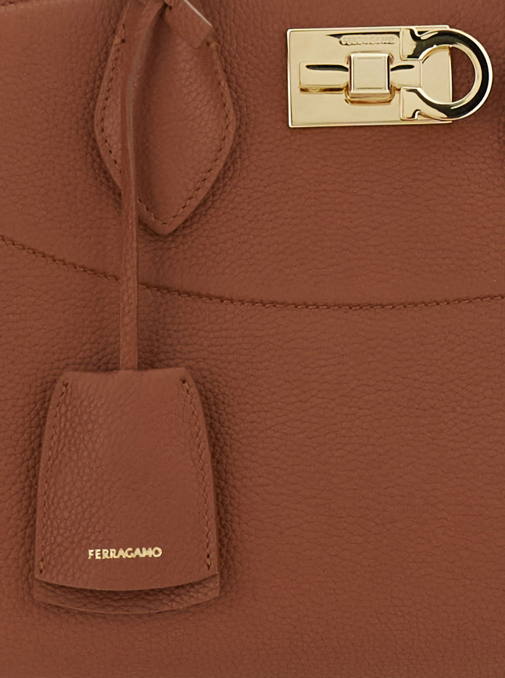 Ferragamo Women St Soft S Nw
Top Handle
28,0X12,5X18,5 - 5