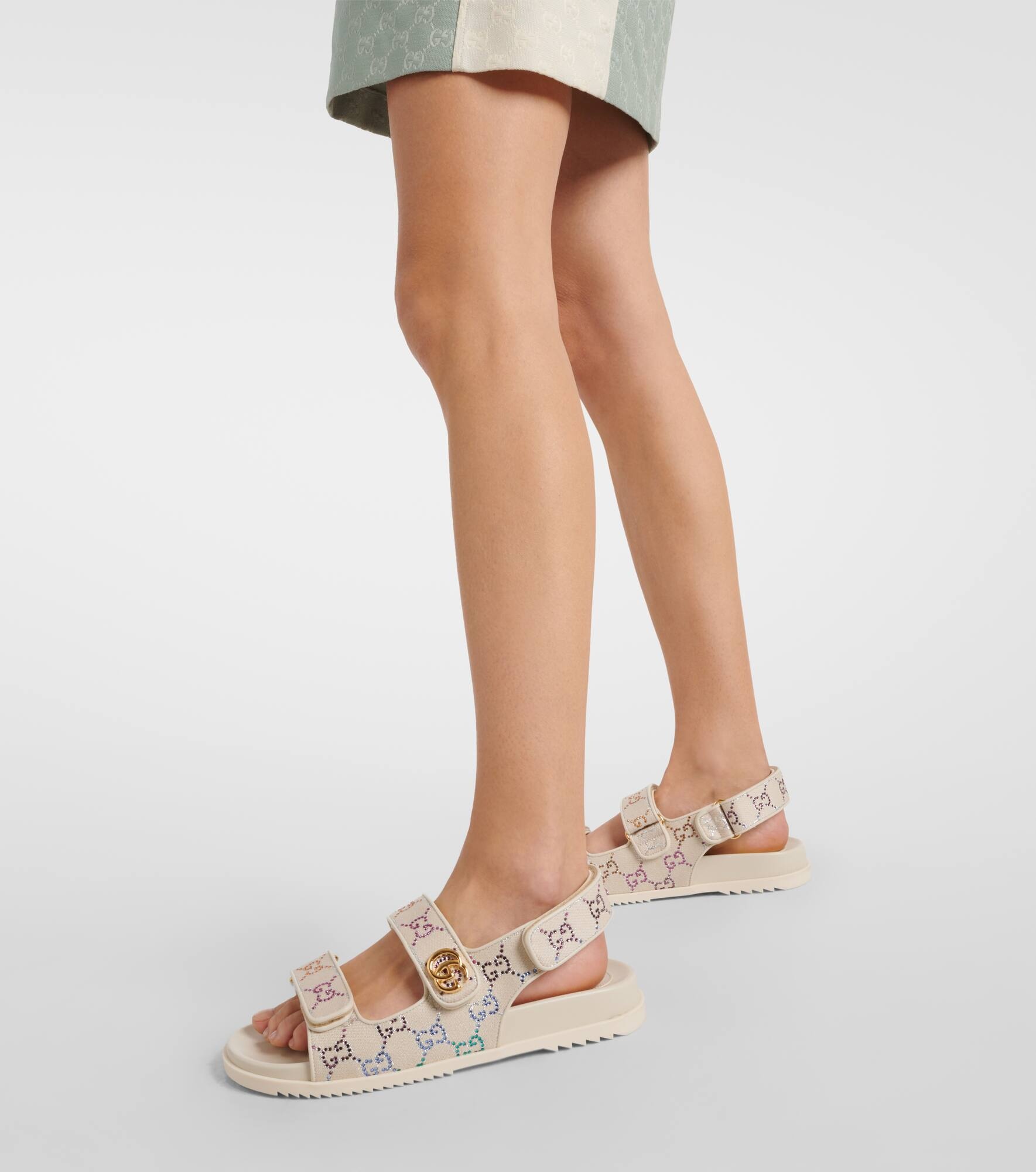 ◆GUCCI 24SS最新作◆GGクリスタル キャンバス サンダル/Ivory◆ GUCCI GG Crystal canvas sandals | mytheresa | REVERSIBLE