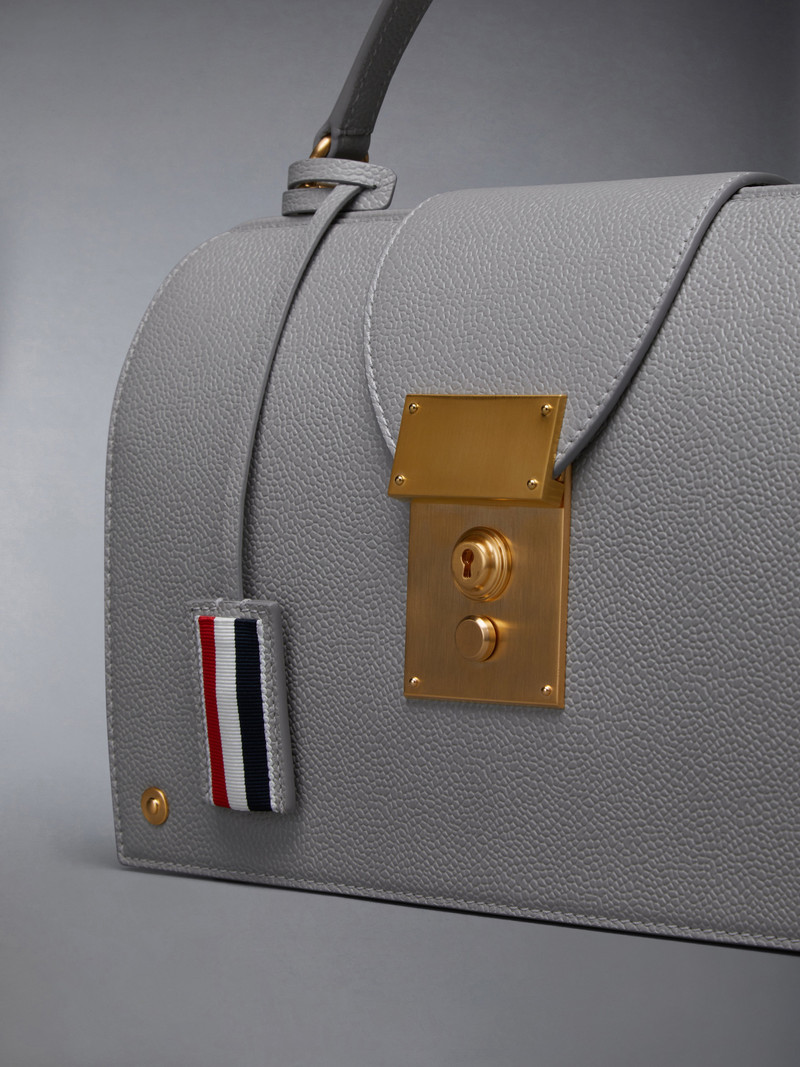 PEBBLE GRAIN MRS. THOM POCKET BOOK 6